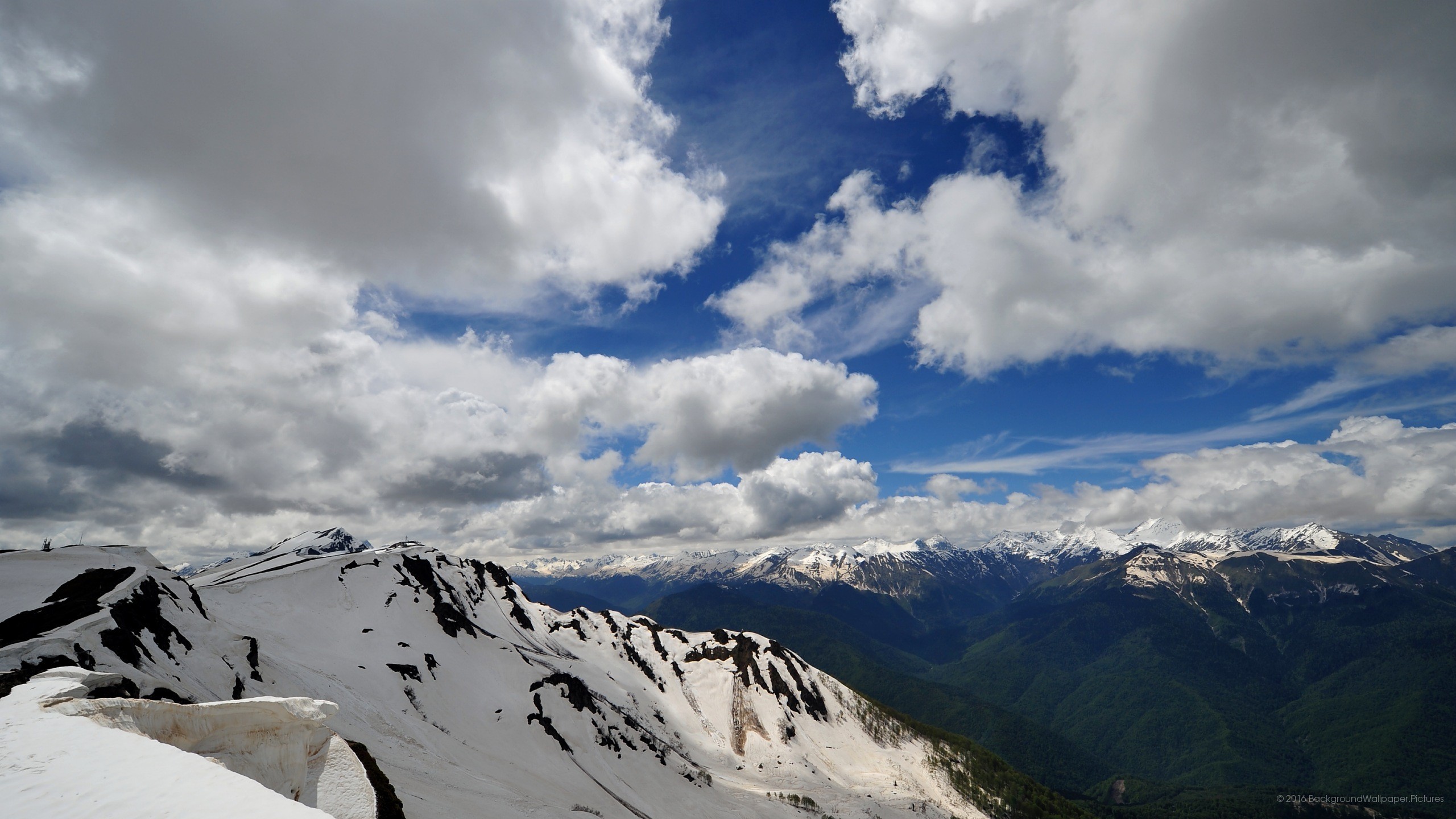Montagne innevate, Nuvole, Cielo blu, sfondo cellulare