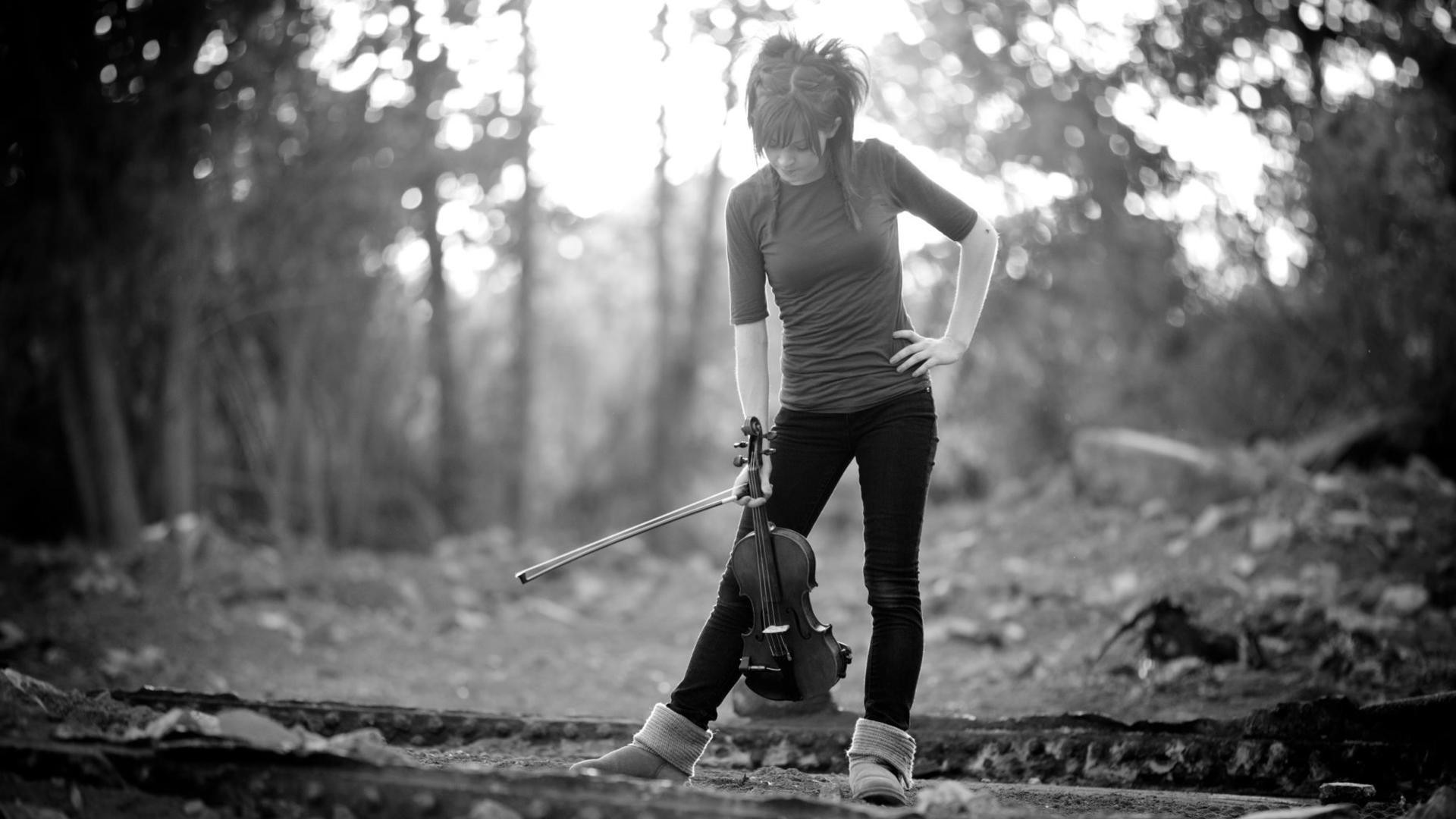 Lindsey Stirling, Violino, Bosco, Bianco e nero, Full HD, sfondo per portatile