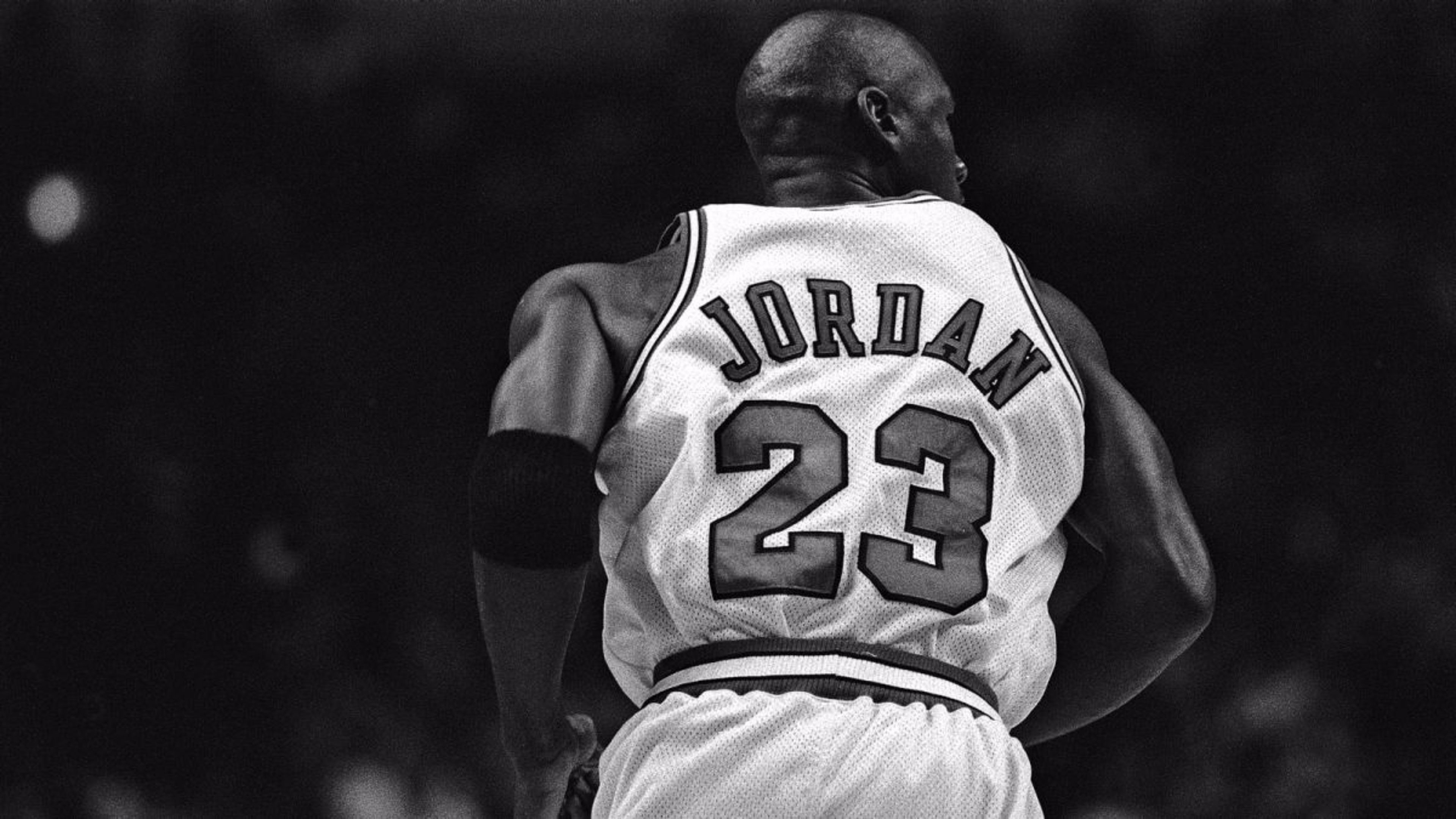 Michael Jordan, Chicago Bulls, Maglia numero 23, Bianco e nero, 4K 2160p, sfondo desktop