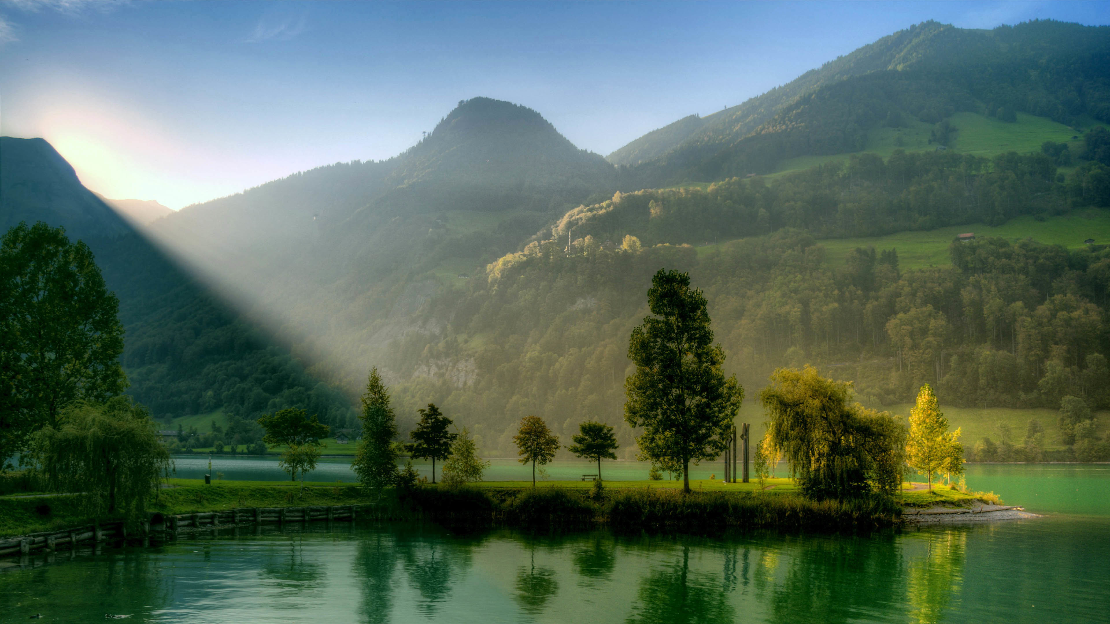 Lago, Montagne, Alberi, Raggi di sole, Verde, sfondo per il tuo desktop