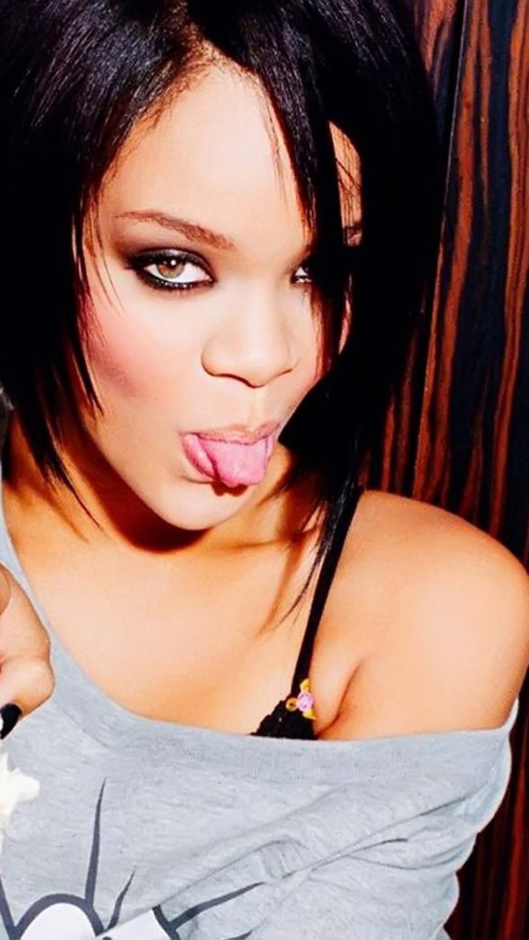 Rihanna, Lingua fuori, Ritratto, Full HD, sfondo per smartphone