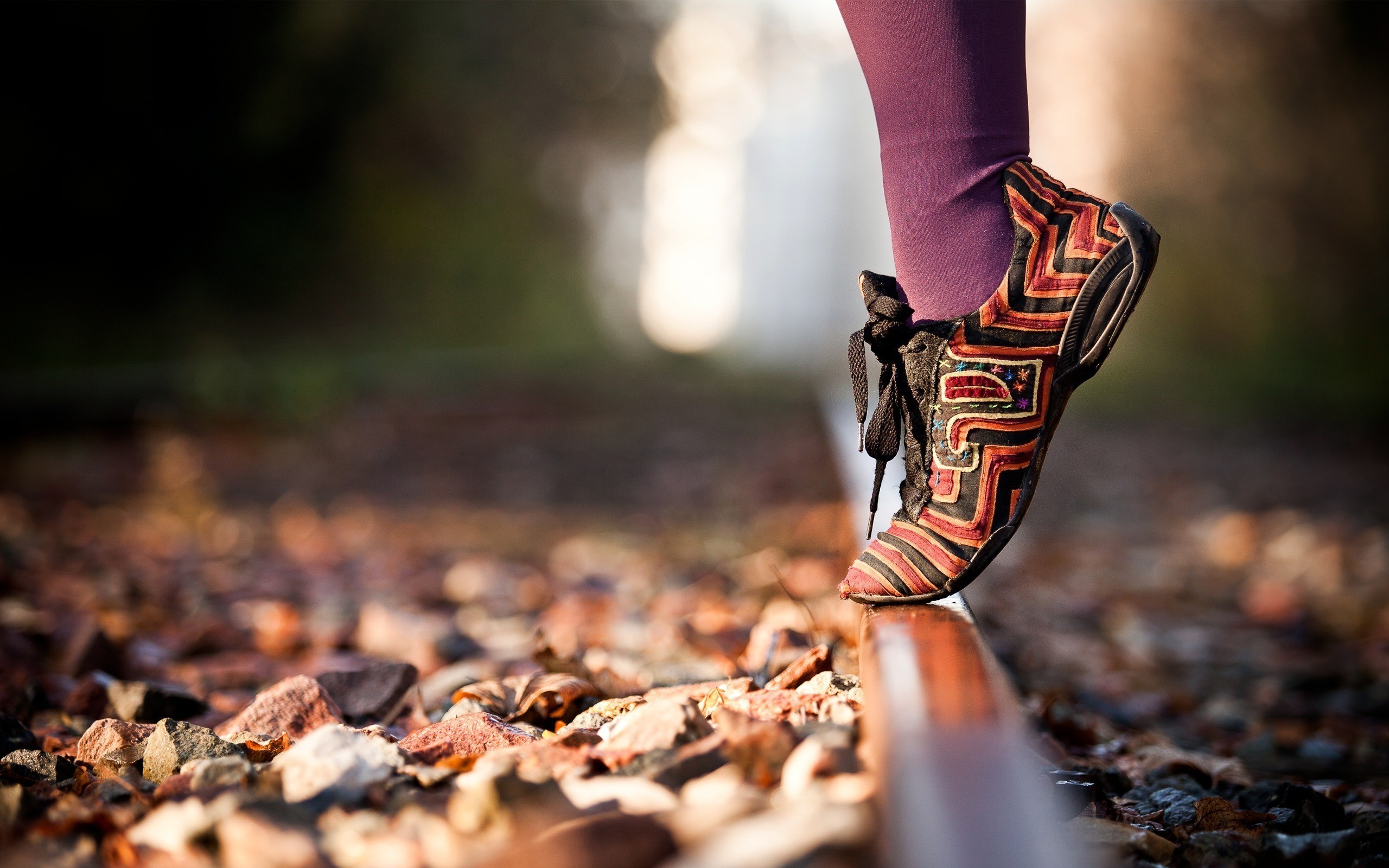Scarpa etnica, Binario, Bokeh, 2K 1600p, sfondo desktop