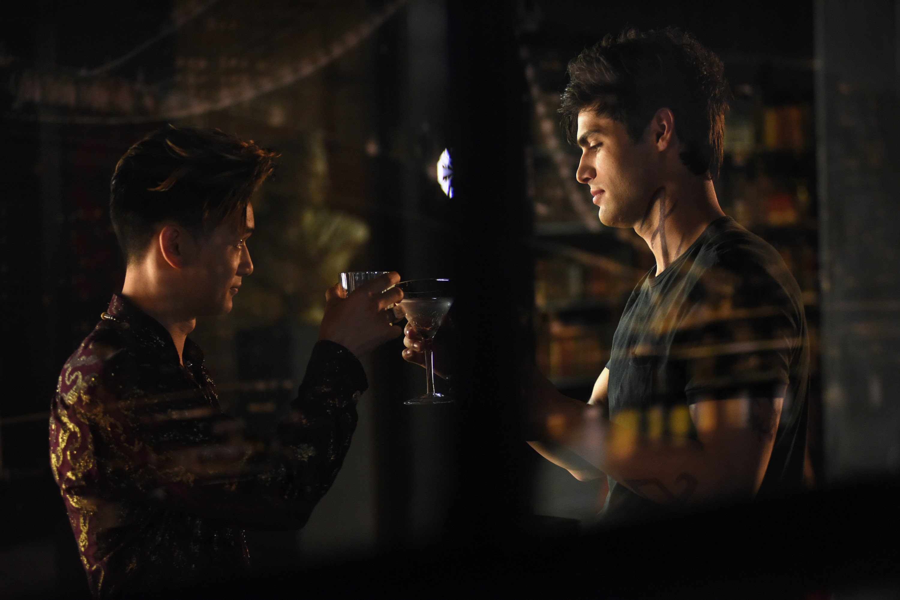 Harry Shum Jr., Matthew Daddario, Magnus Bane, Alec Lightwood, Shadowhunters, Malec, wallpaper 2K