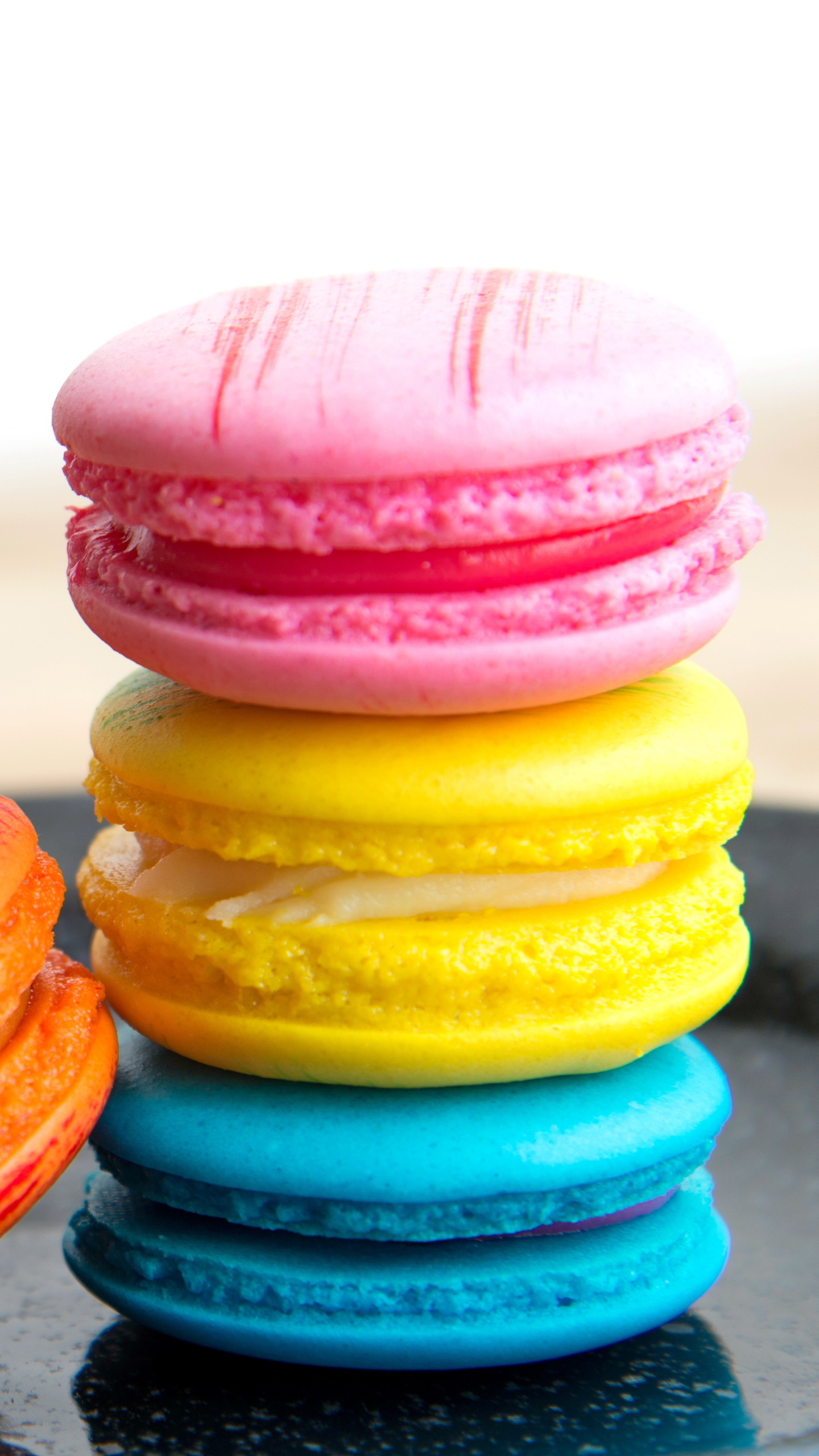 Macarons, Pila, Rosa giallo azzurro, schermata di blocco iPhone