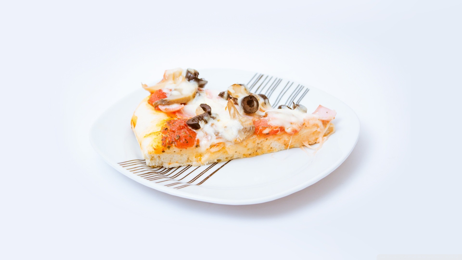 Trancio di pizza, Forchetta, Piatto, Sfondo bianco, 16:9 Full HD, wallpaper widescreen