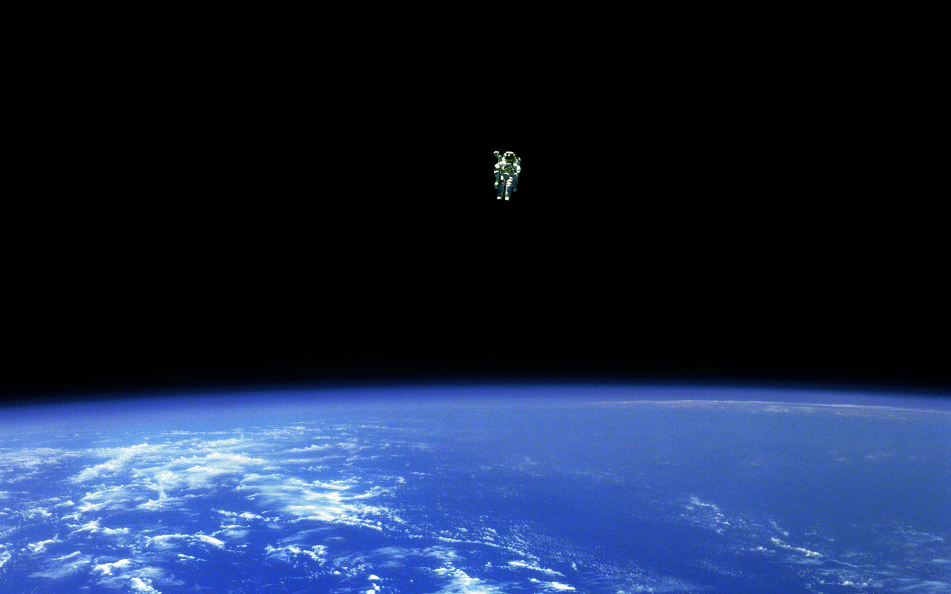 Terra, Astronauta, Orbita, Nuvole, Atmosfera blu, 16:10 Full HD, sfondo widescreen