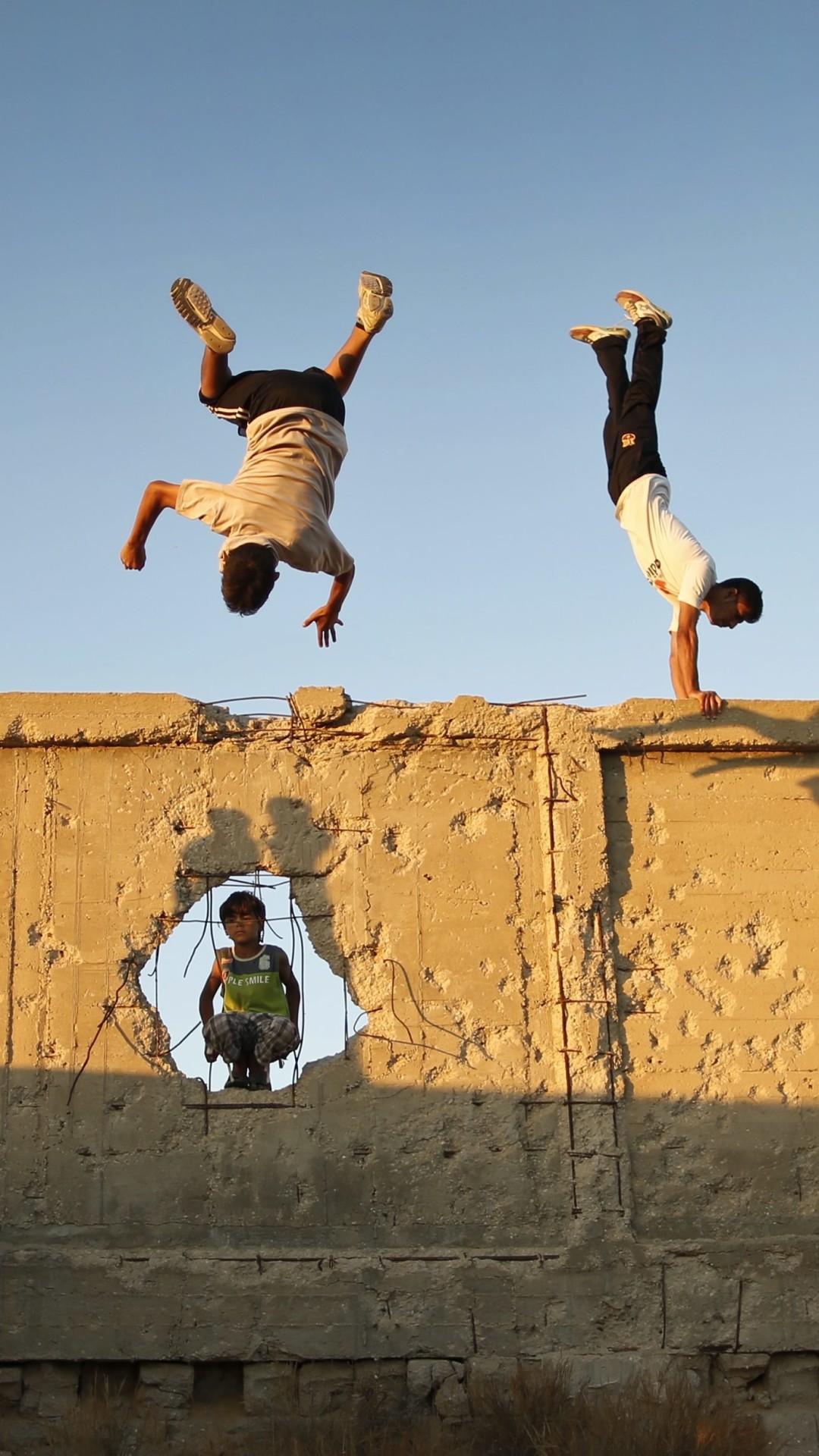 Parkour, Salto mortale, Muro, Cielo azzurro, Full HD, schermata di blocco del cellulare