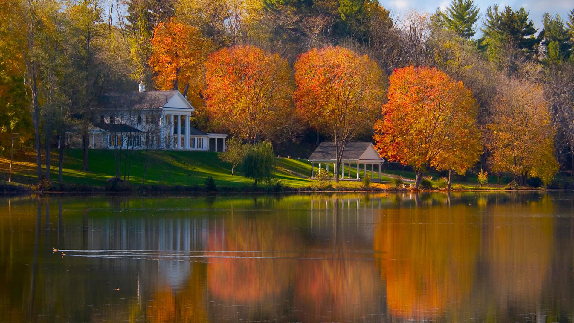 Villa, Lago, Alberi arancioni, Riflesso, Autunno, Full HD, sfondo per il tuo desktop