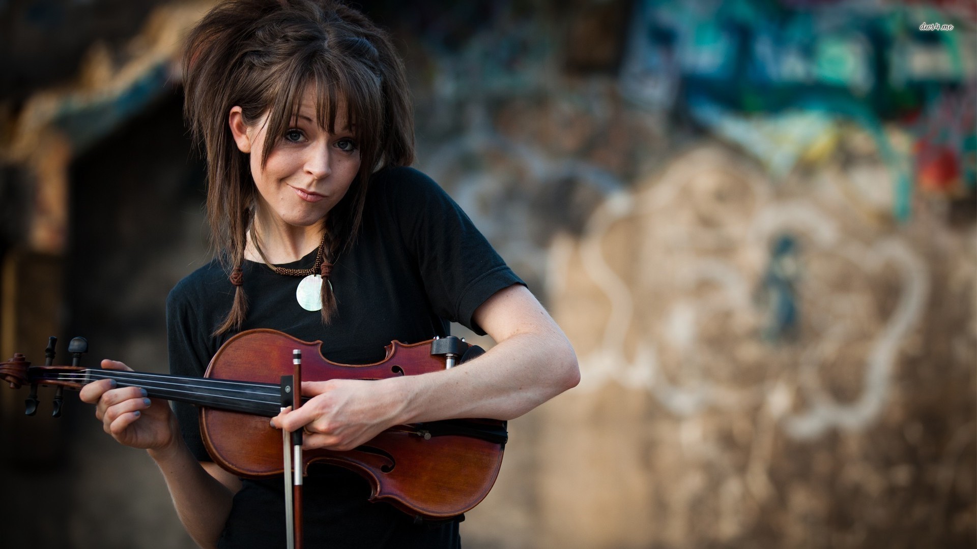 Lindsey Stirling, Violino, Graffiti, Sorriso, 16:9 Full HD, sfondo widescreen