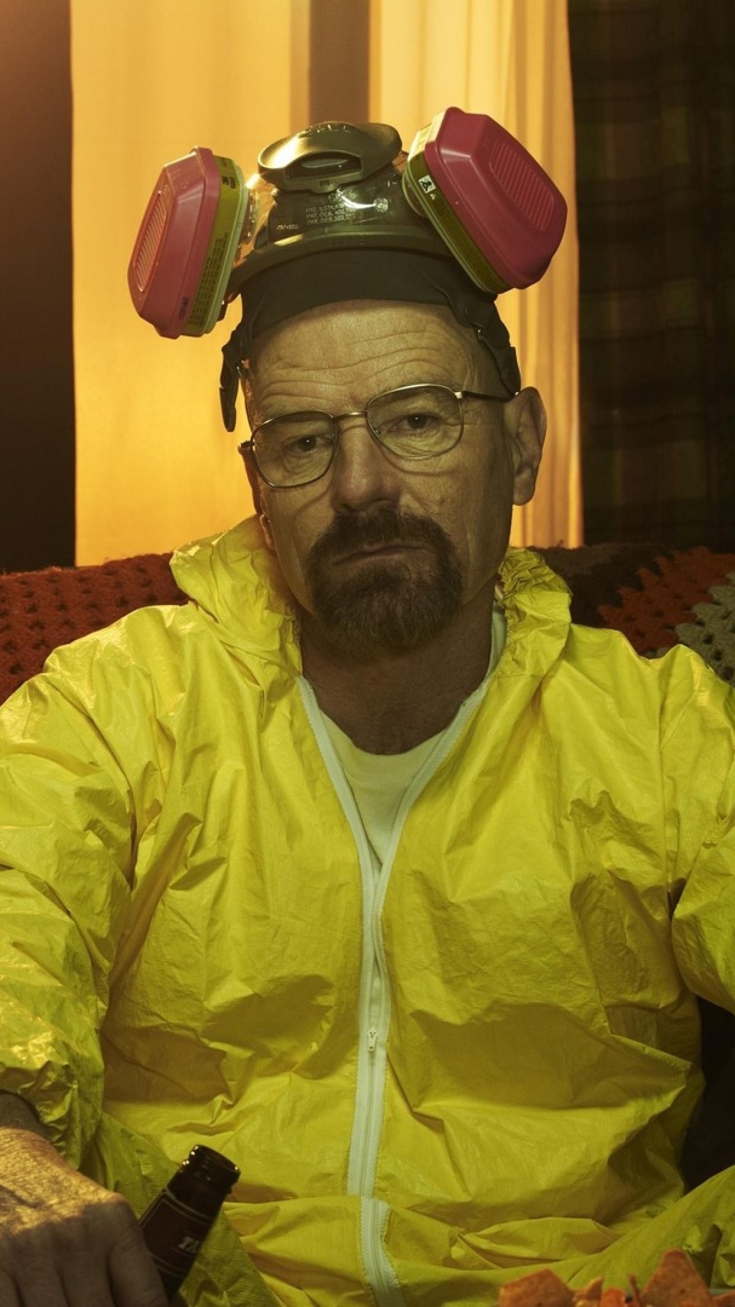 Walter White, Breaking Bad, Tuta gialla, Maschera antigas, QHD+, sfondo verticale per cellulare