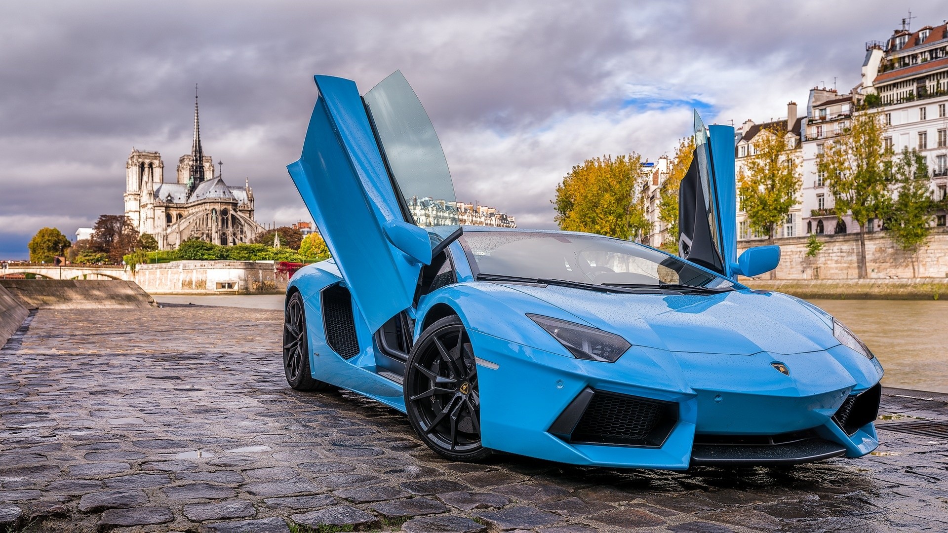 Lamborghini Aventador, Azzurro, Portiere a forbice, Notre-Dame, Parigi, sfondo widescreen Full HD