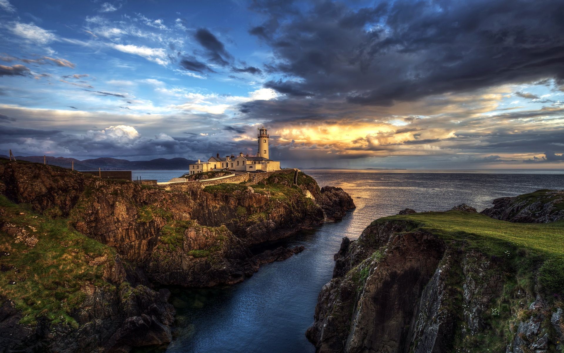 Faro di Fanad Head, Donegal, Irlanda, Scogliere, Cielo nuvoloso, sfondo per portatile