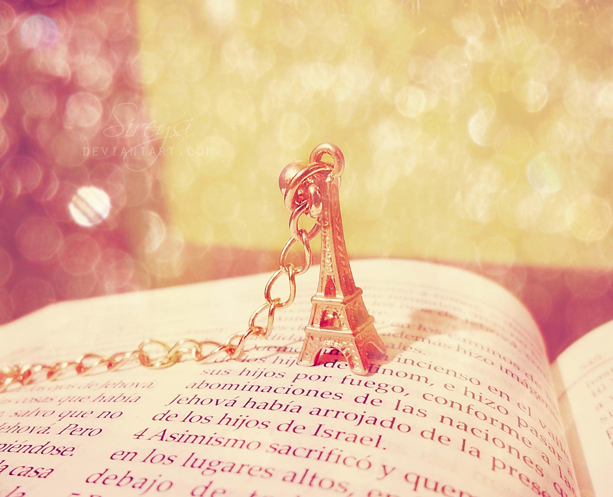 Torre Eiffel, Ciondolo, Libro, Bokeh, Full HD, wallpaper desktop