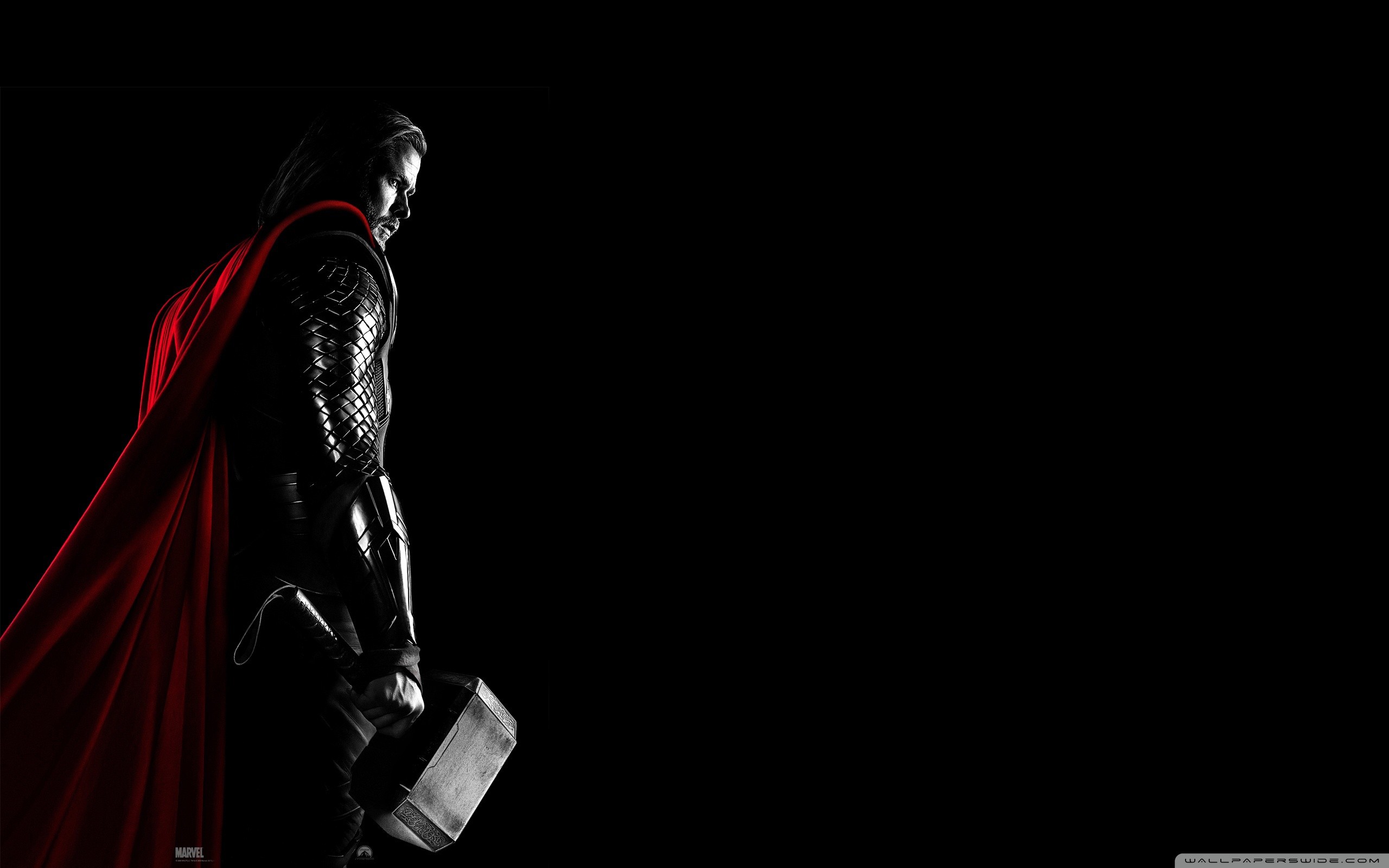 Thor, Chris Hemsworth, Mjolnir, Marvel, Mantello rosso, Sfondo nero, wallpaper Windows 11