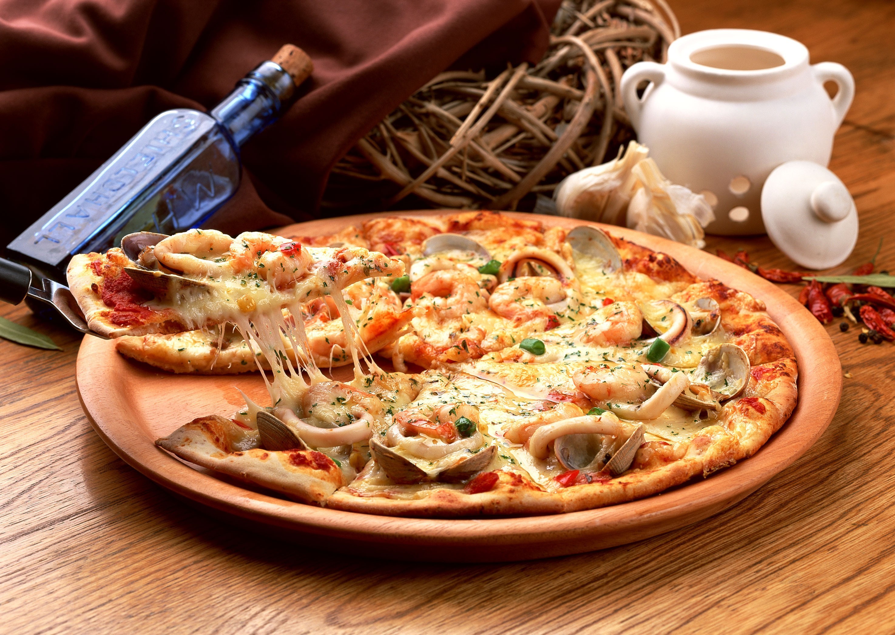 Pizza, Funghi, Mozzarella filante, Rustico, 2K, sfondo desktop