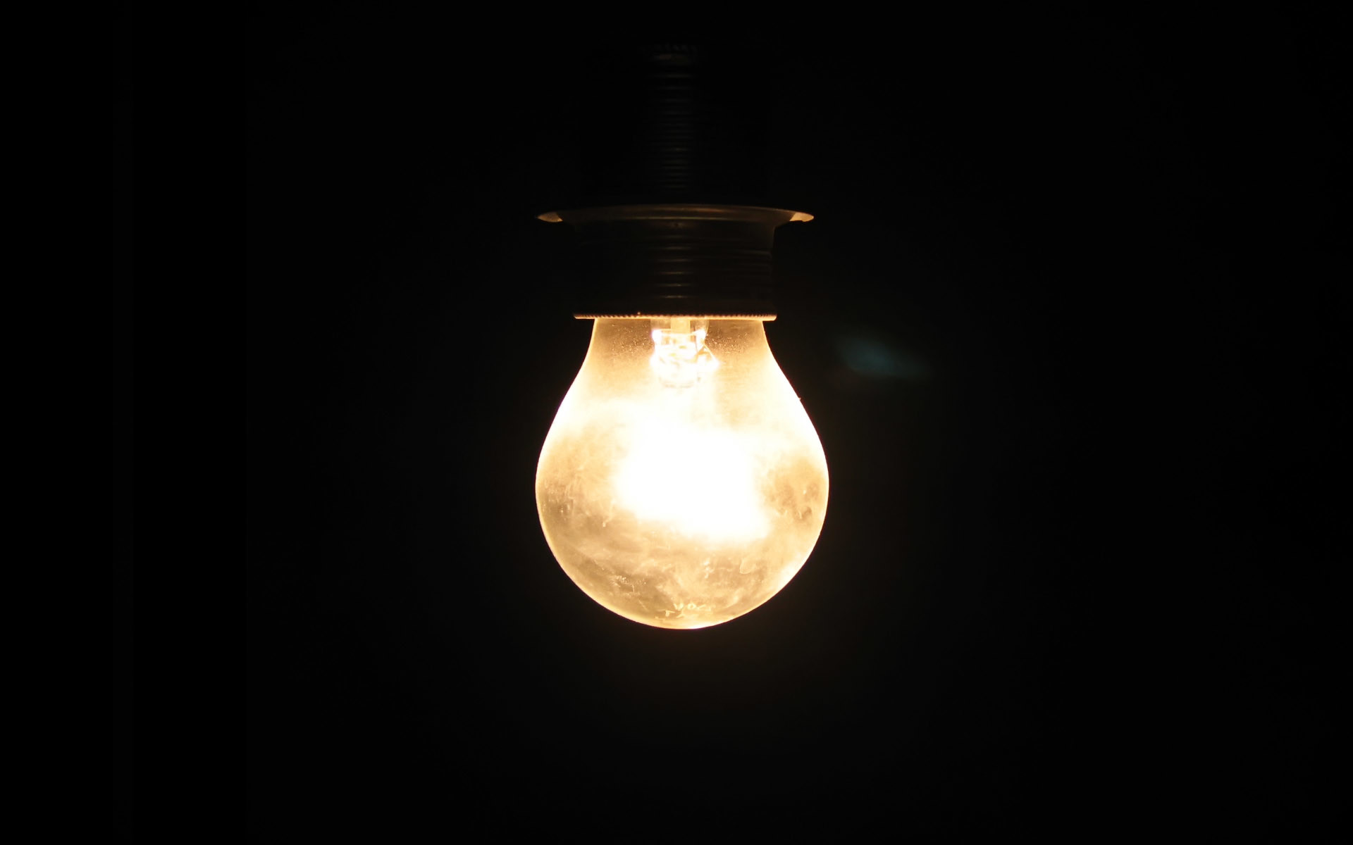 Lampadina, Luce calda, Sfondo nero, Minimalismo, 1920x1200, wallpaper desktop