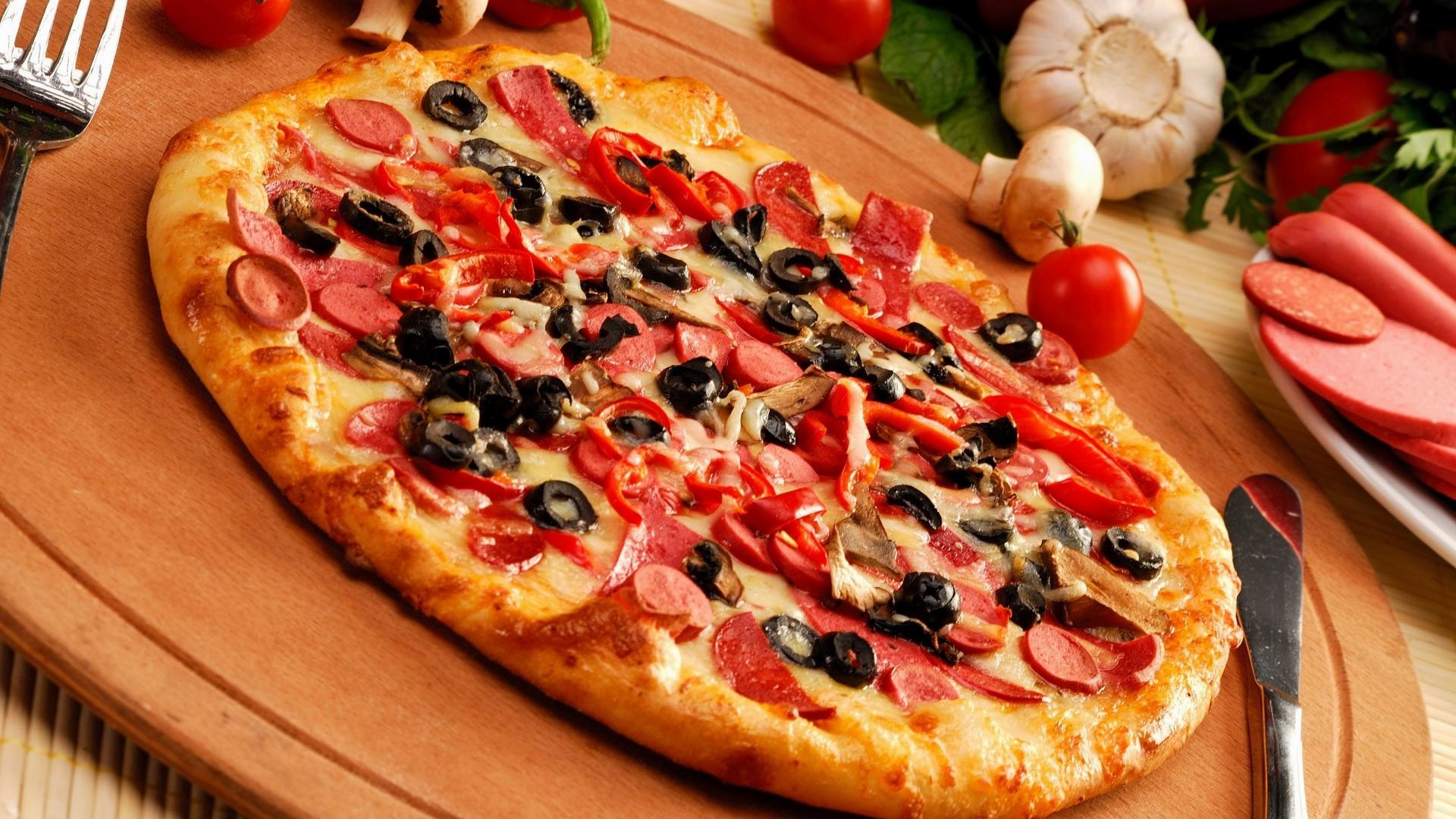 Pizza, Salame piccante, Olive, Tagliere, 1920x1080, immagine di sfondo