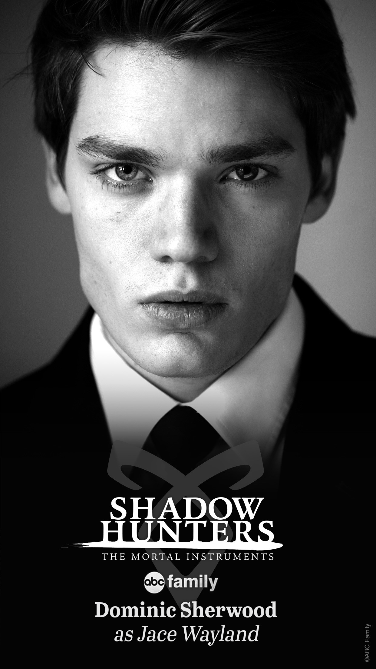 Dominic Sherwood, Jace Wayland, Shadowhunters, Bianco e nero, Poster, sfondo Full HD per cellulare