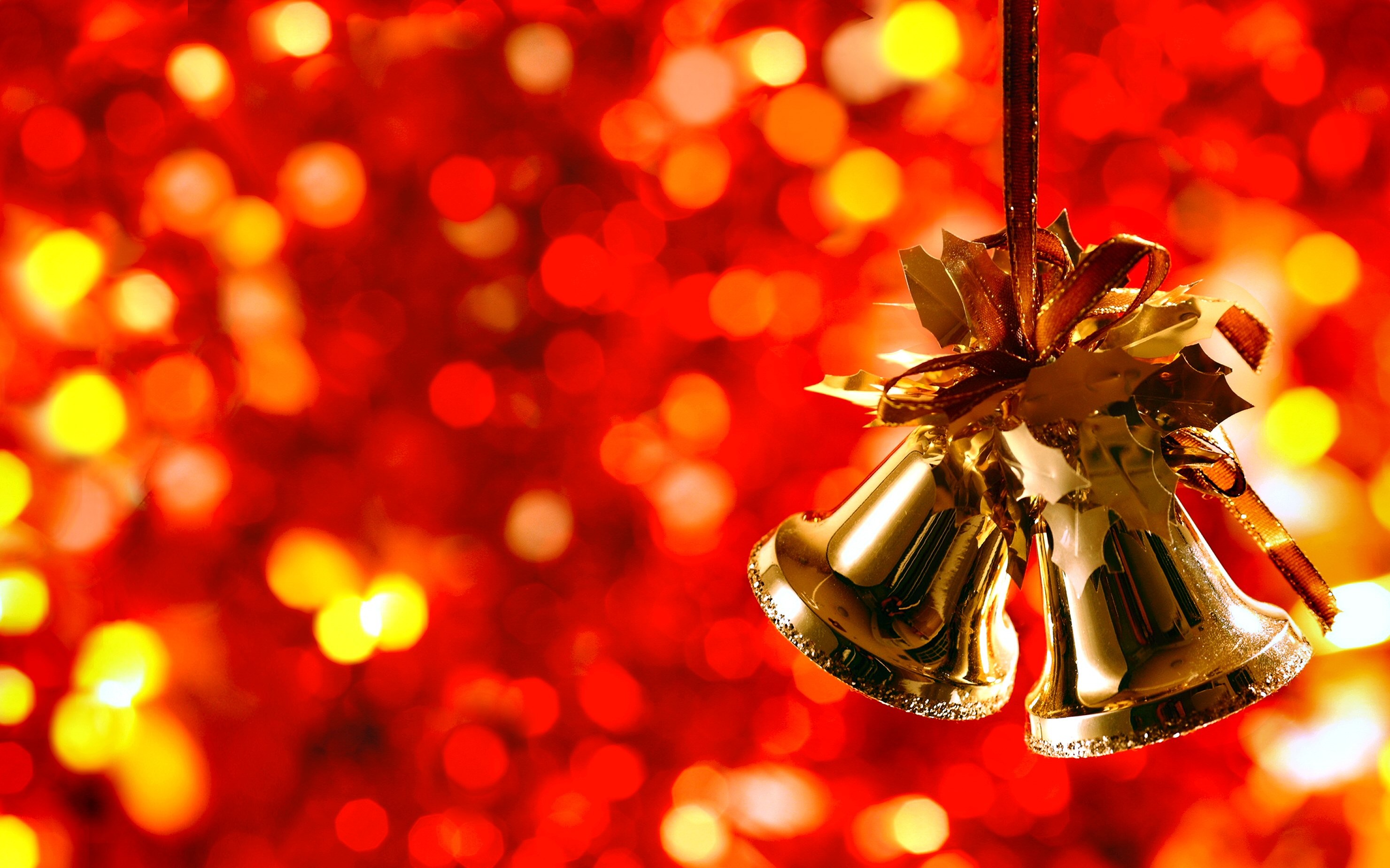 Natale, Campanelle dorate, Bokeh, Rosso, 2K, sfondo desktop