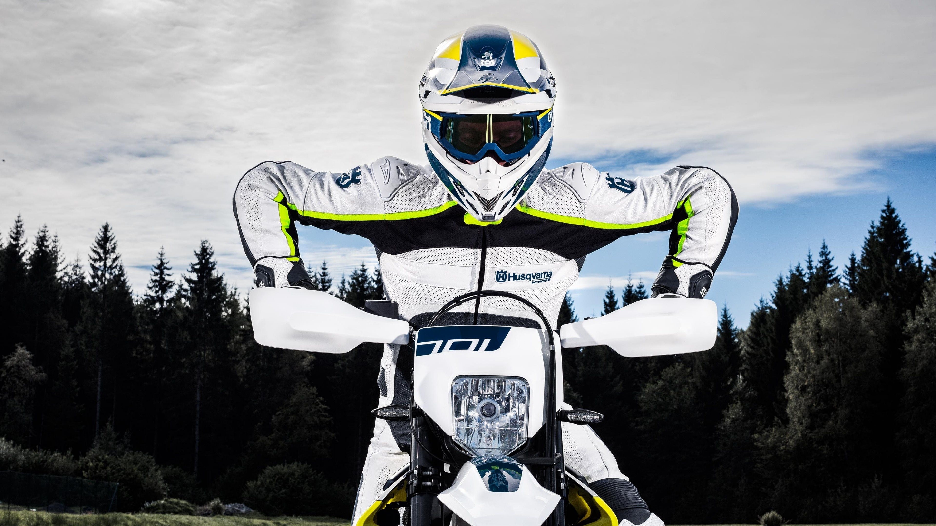 Husqvarna, Supermotard, Pilota, Foresta, 4K, sfondo per PC e portatile