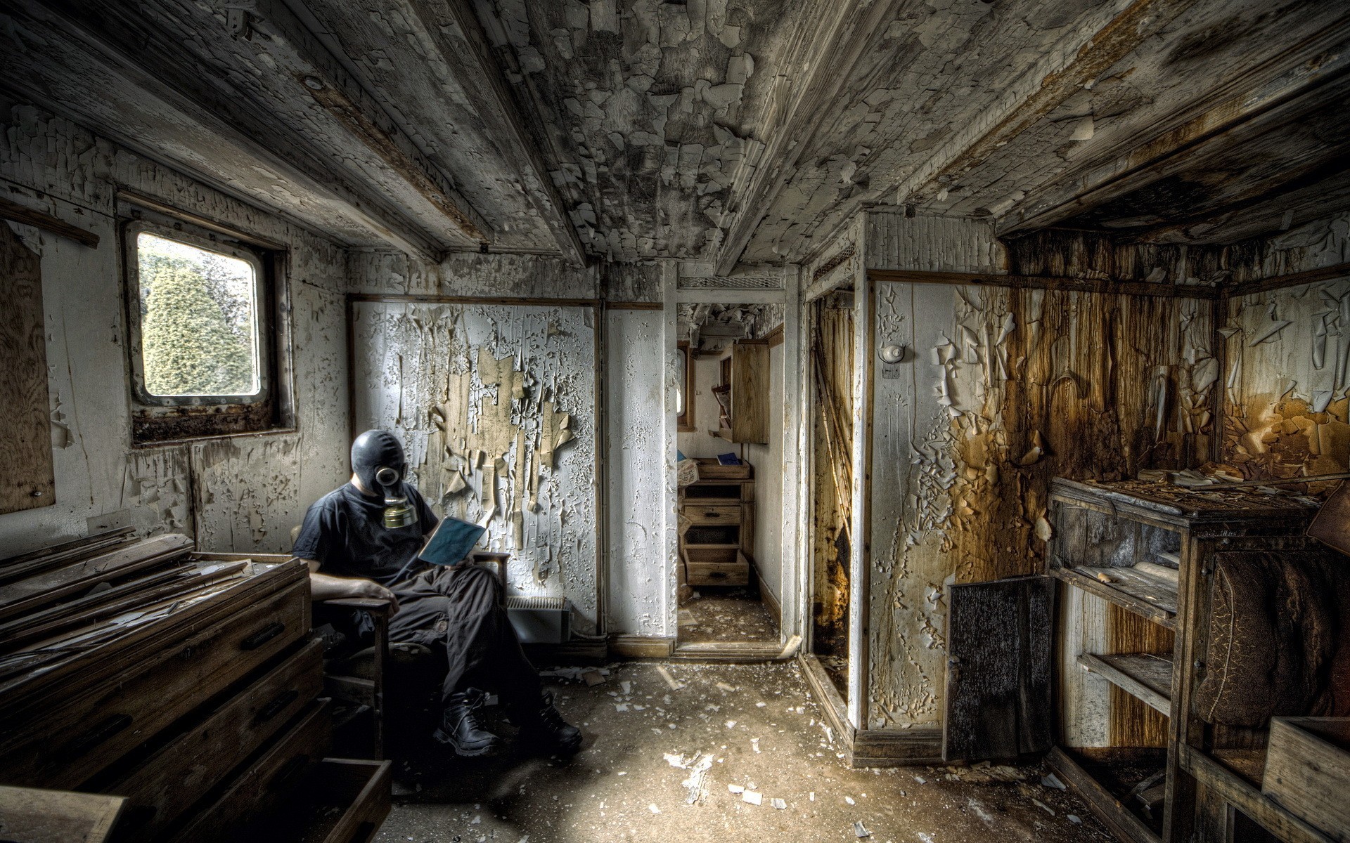 Lettura, Edificio abbandonato, Maschera antigas, HDR, 16:10 Full HD, wallpaper widescreen
