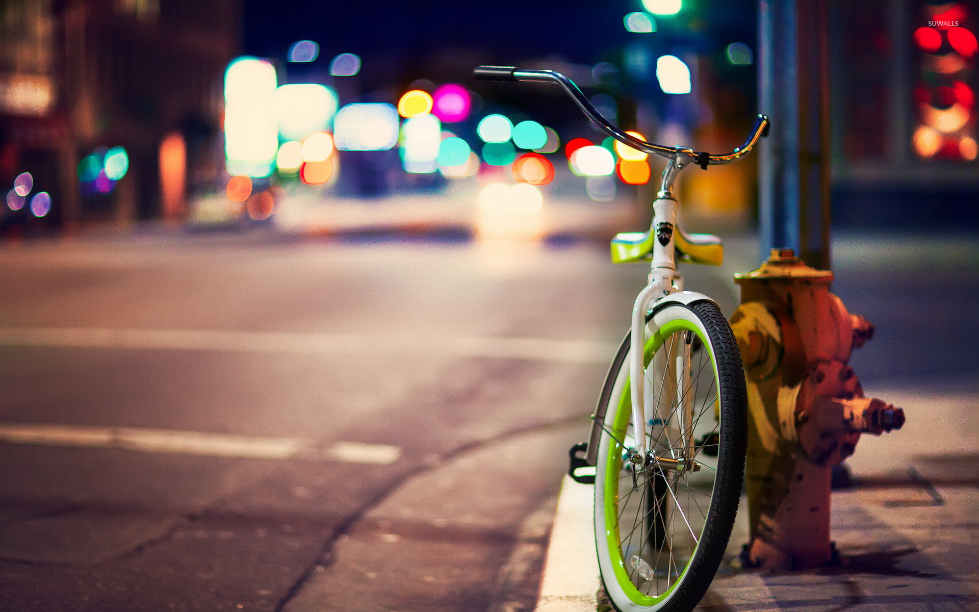 Bicicletta, Idrante, Bokeh, Strada notturna, 16:10 Full HD, wallpaper widescreen