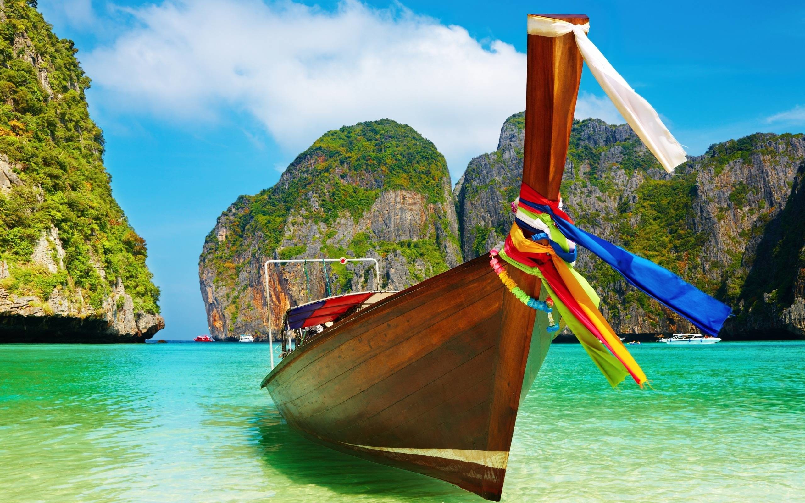 Maya Bay, Thailandia, Barca a coda lunga, Mare turchese, 2K, sfondo per portatile