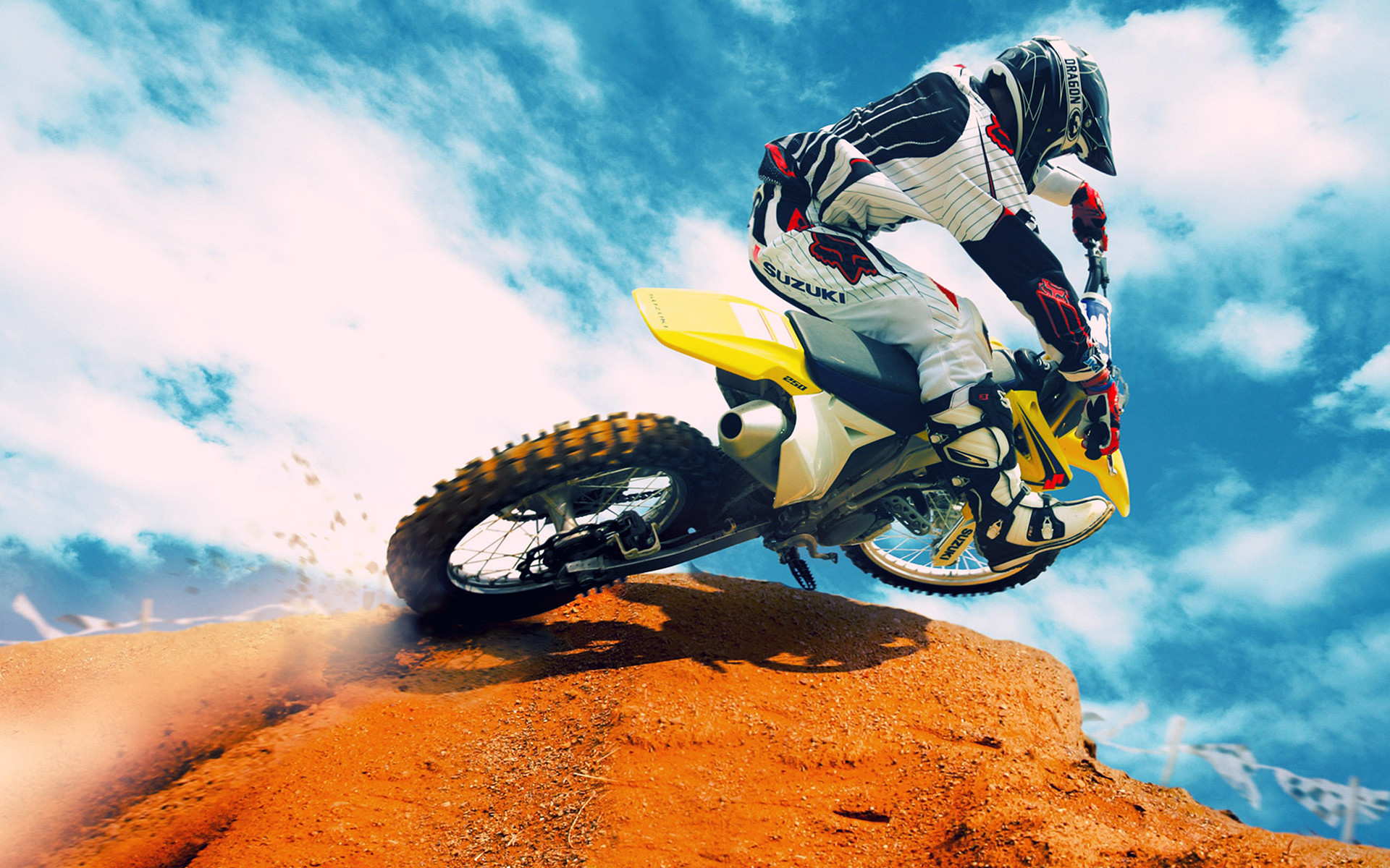 Suzuki RM-Z, Motocross, Curva, Terra rossa, Nuvole, 1920x1200, sfondo MacBook Pro