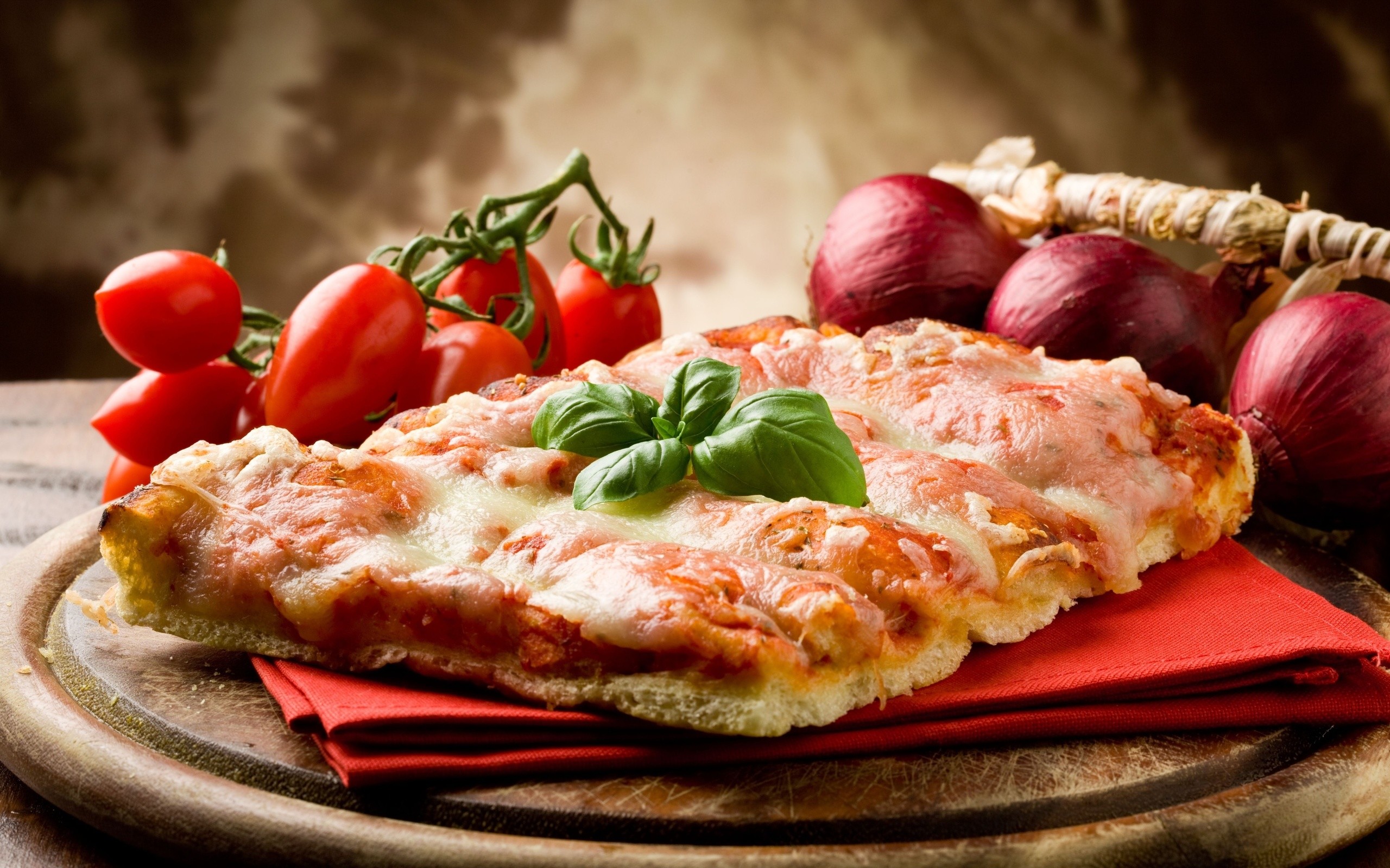 Pizza, Basilico, Pomodorini, Cipolla rossa, 16:10 2K, sfondo widescreen