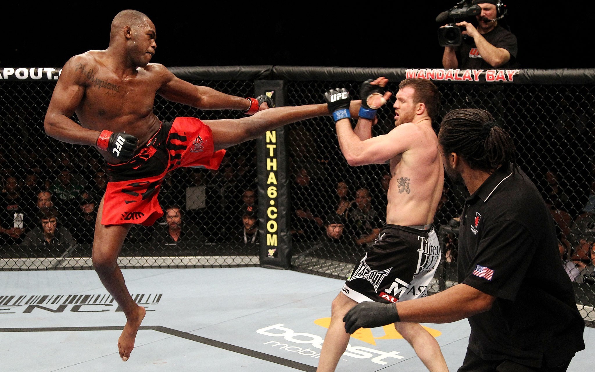 Jon Jones, UFC, Calcio, Gabbia, Arbitro, 2048x1280, sfondo MacBook Pro