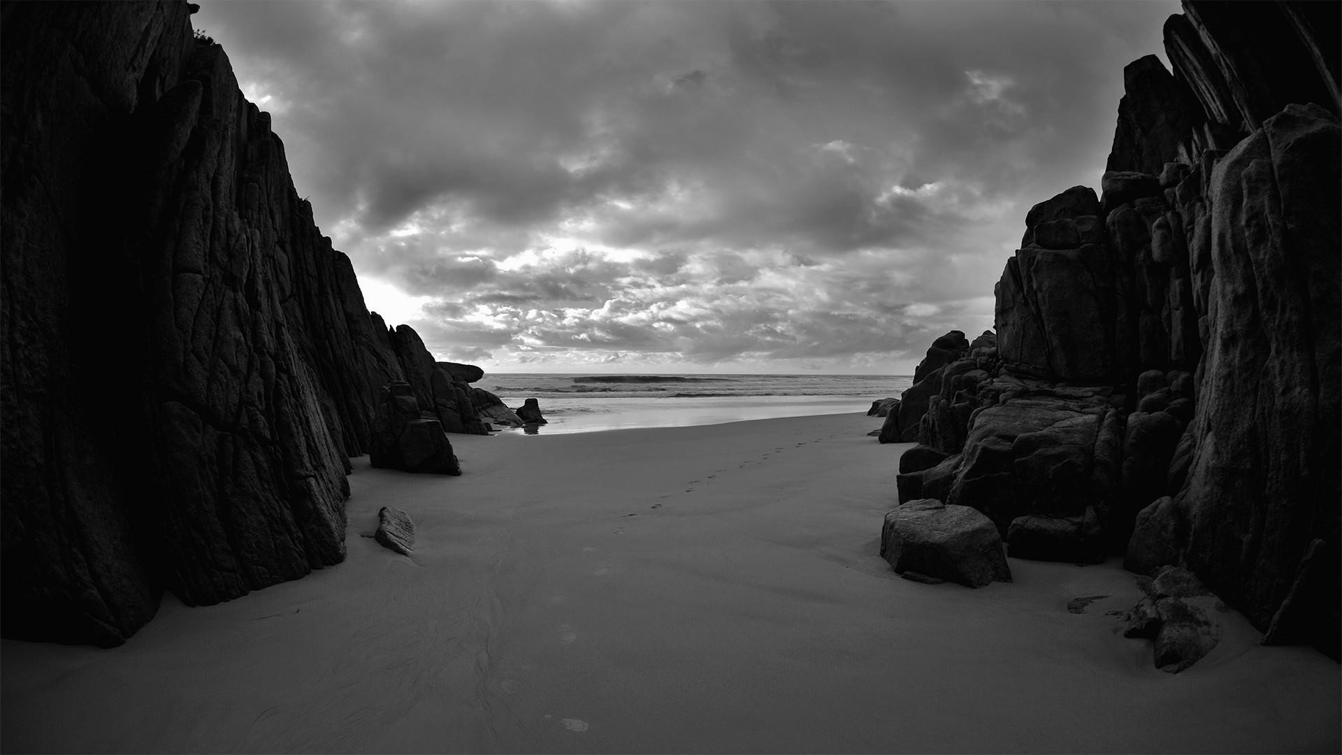 Spiaggia, Scogliere, Nuvole, Monocromatico, Full HD 1080p, sfondo desktop