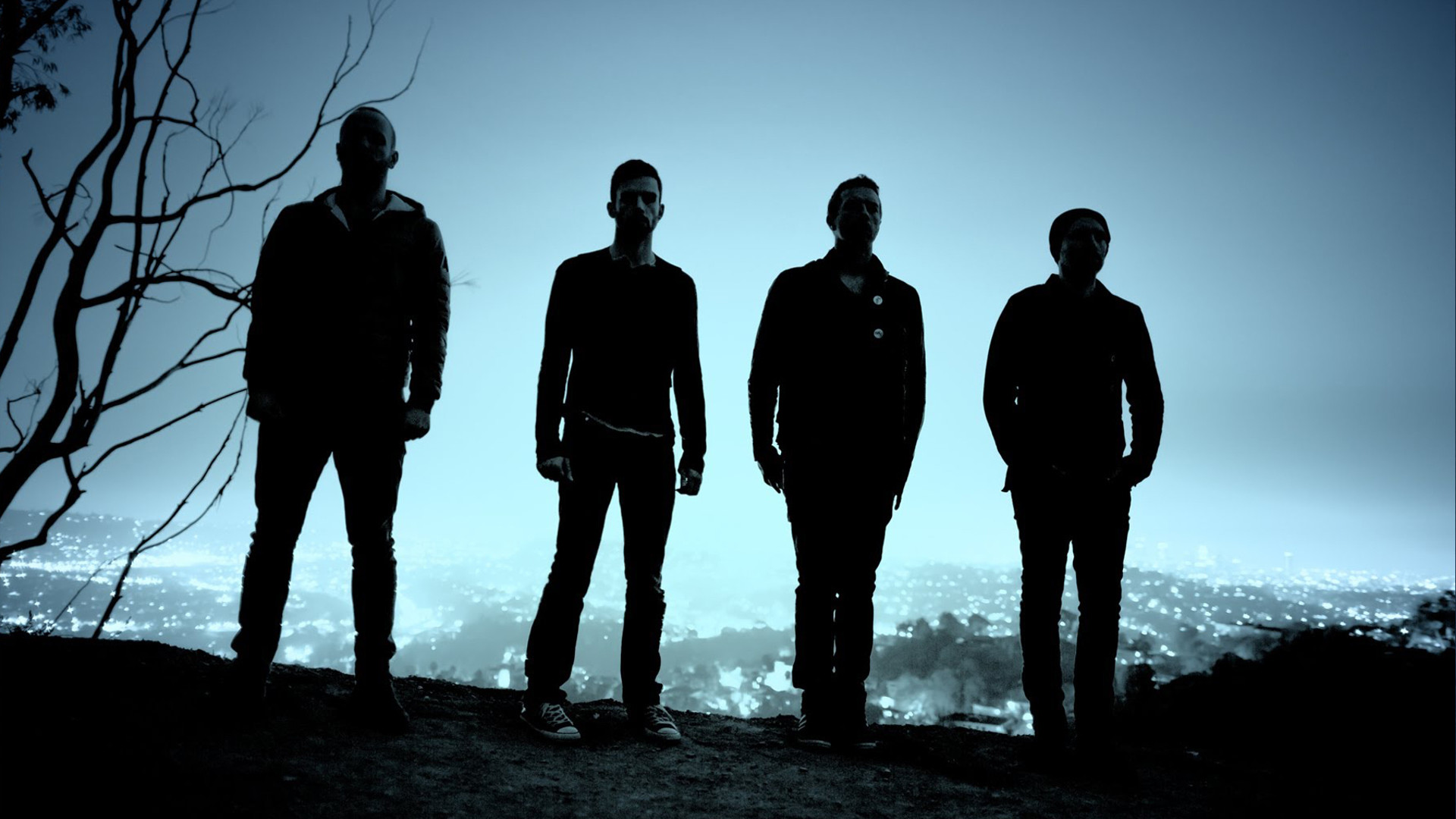 Coldplay, Silhouette, Città notturna, Collina, Blu, Full HD, sfondo desktop
