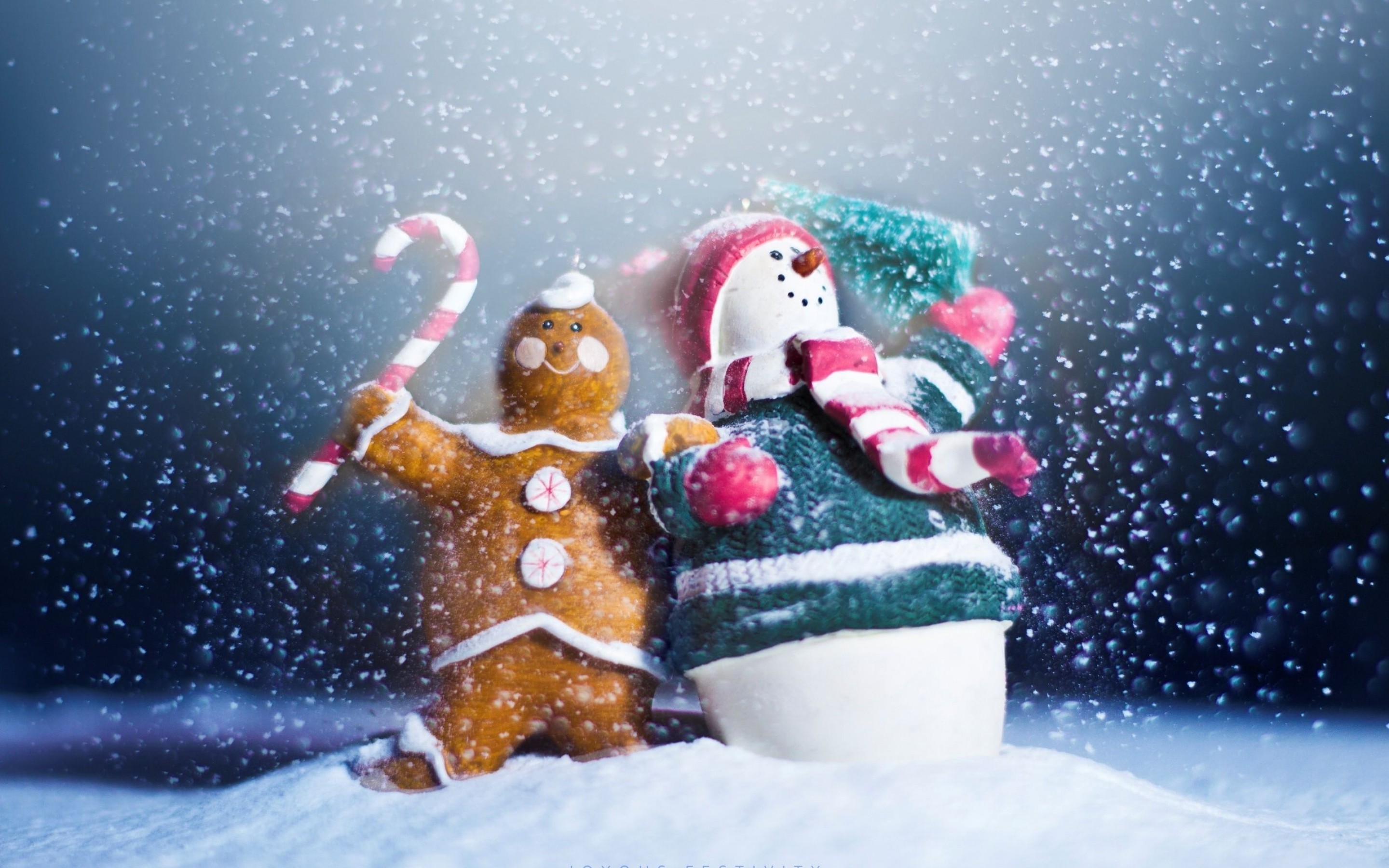 Natale, Omino di pan di zenzero, Pupazzo di neve, Nevicata, 2K, sfondo per PC e portatile