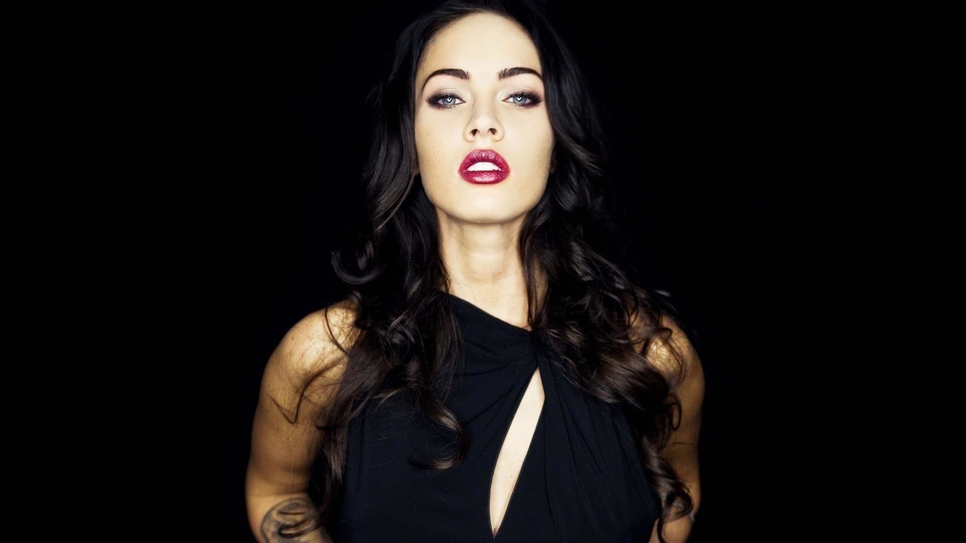 Megan Fox, Attrice, Labbra rosse, Sfondo nero, Full HD, wallpaper per computer