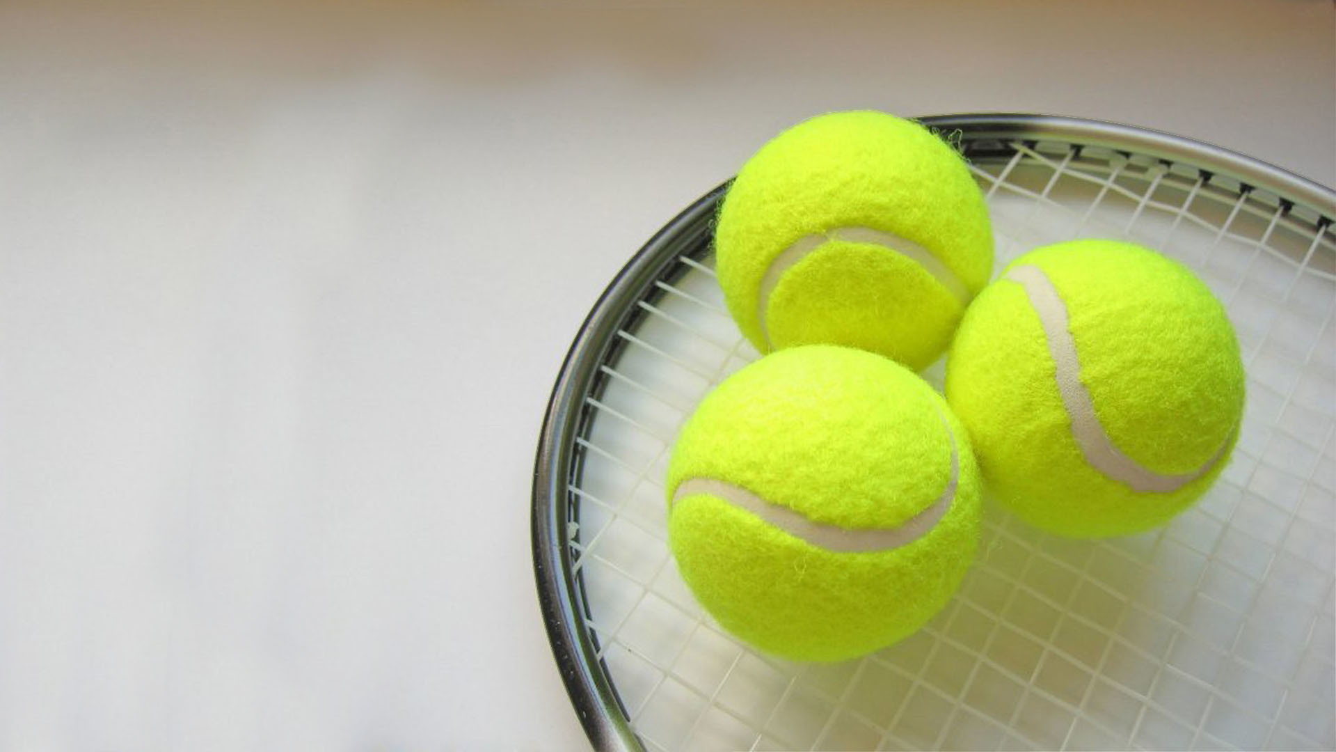 Palline da tennis, Racchetta, Sfondo bianco, 1920x1080, wallpaper desktop