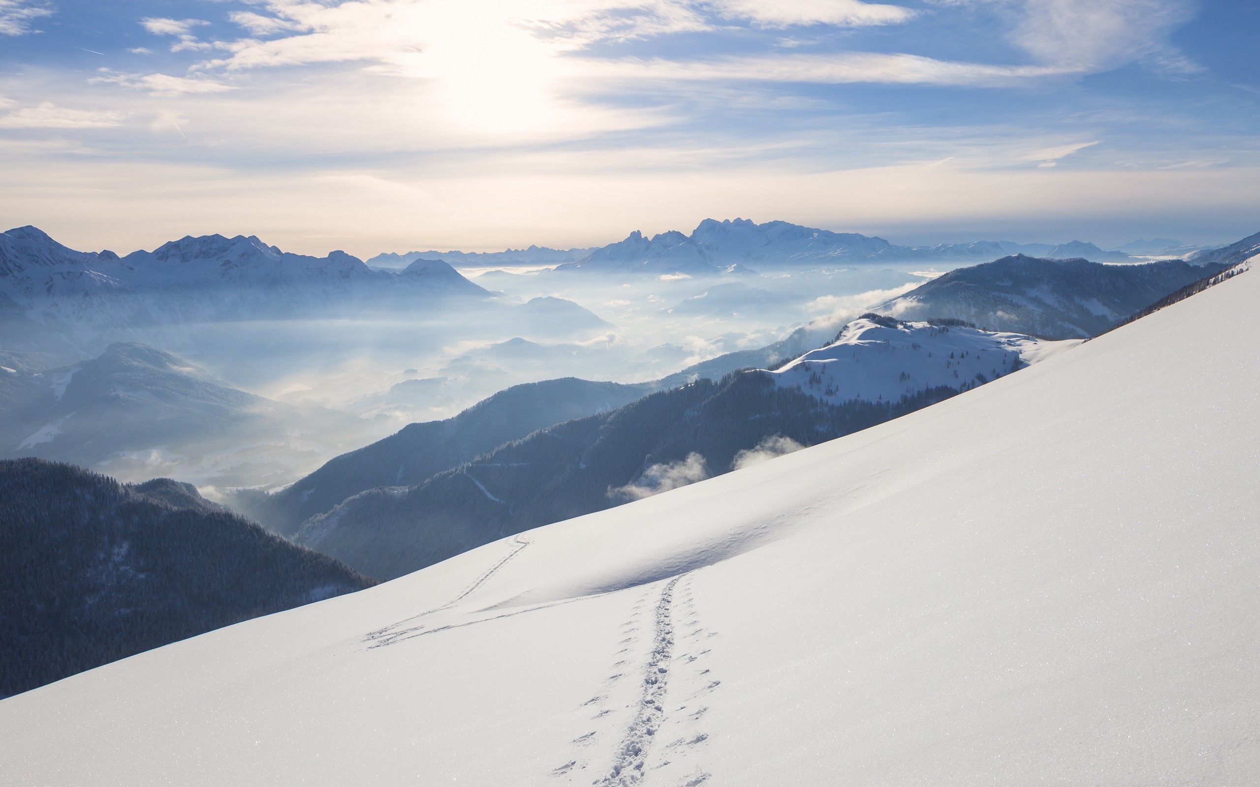 Montagne, Neve, Mare di nuvole, Impronte, 2K, immagine di sfondo Windows 10