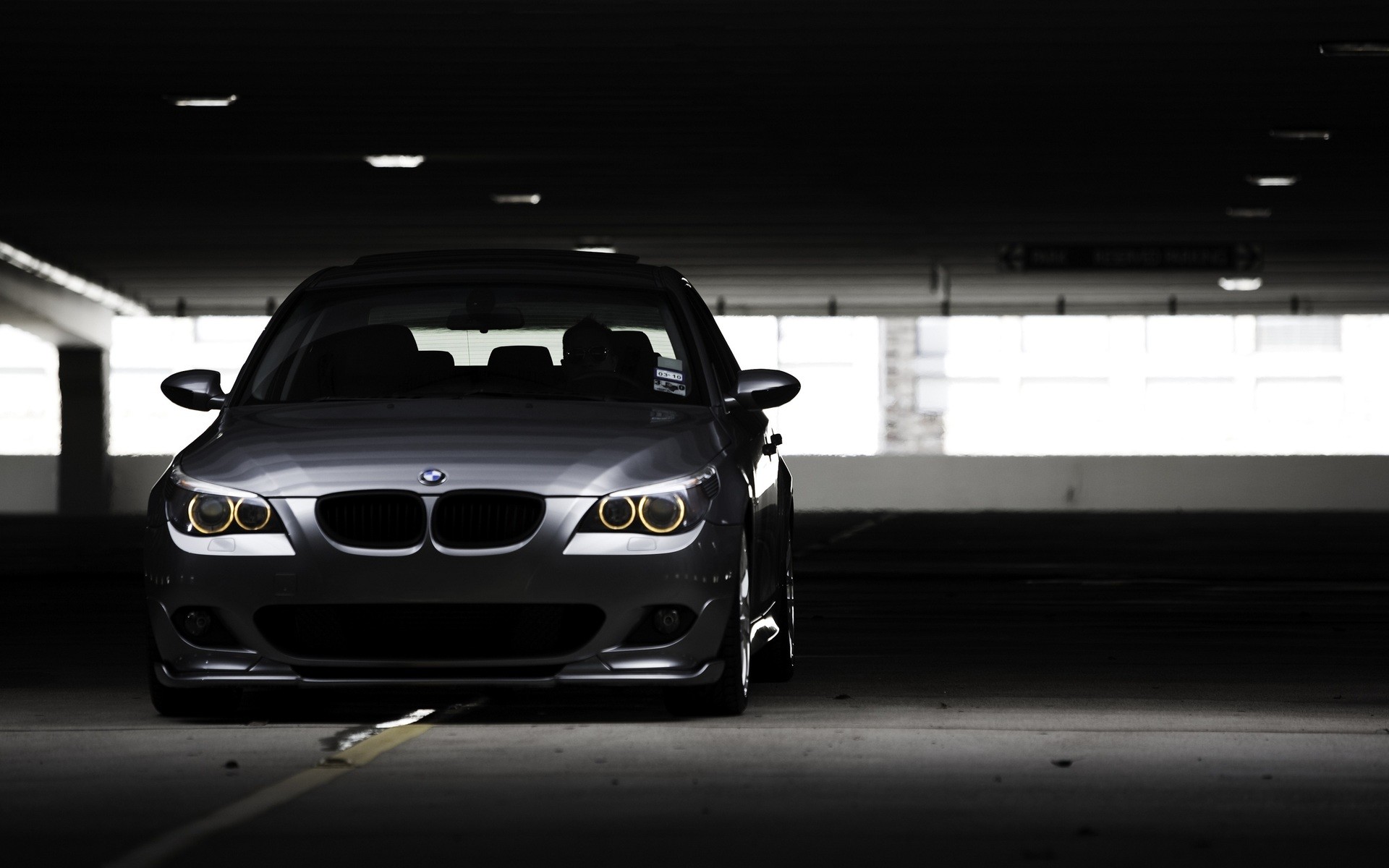BMW Serie 5 (E60), BMW, Grigio scuro, Parcheggio, Full HD, sfondo Windows 11