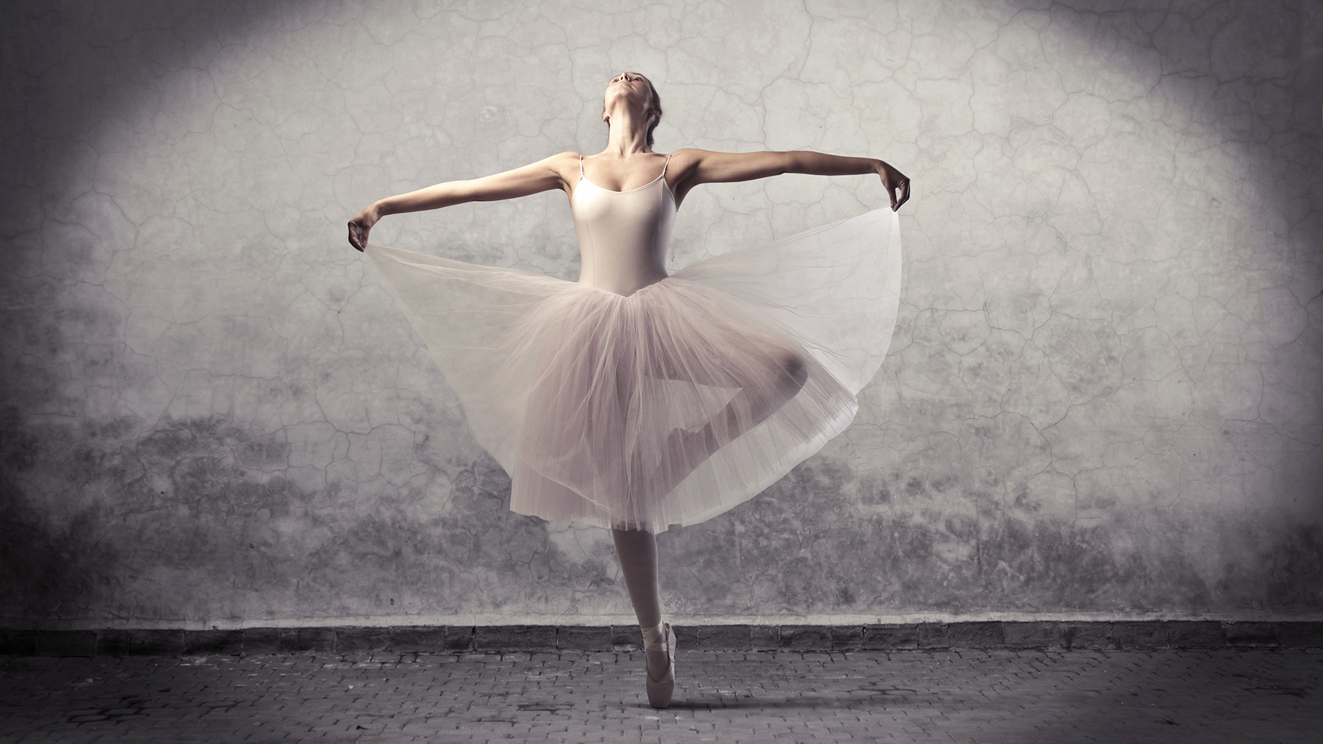 Ballerina, Danza classica, Tutù, Muro grigio, 16:9 Full HD, sfondo widescreen