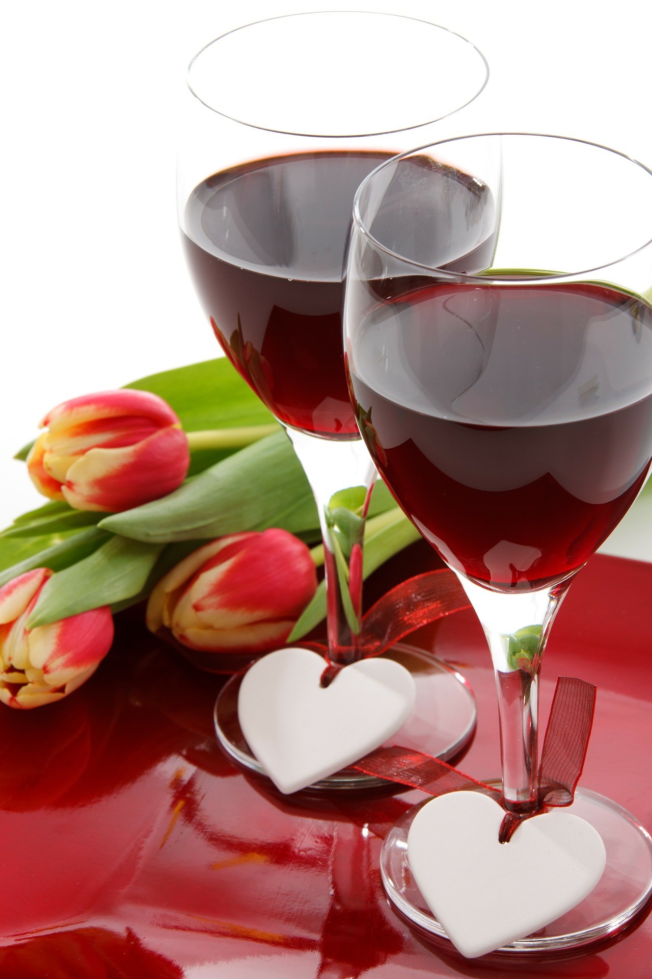Calici di vino rosso, Tulipani, Cuori, Romantico, Full HD, sfondo verticale per cellulare