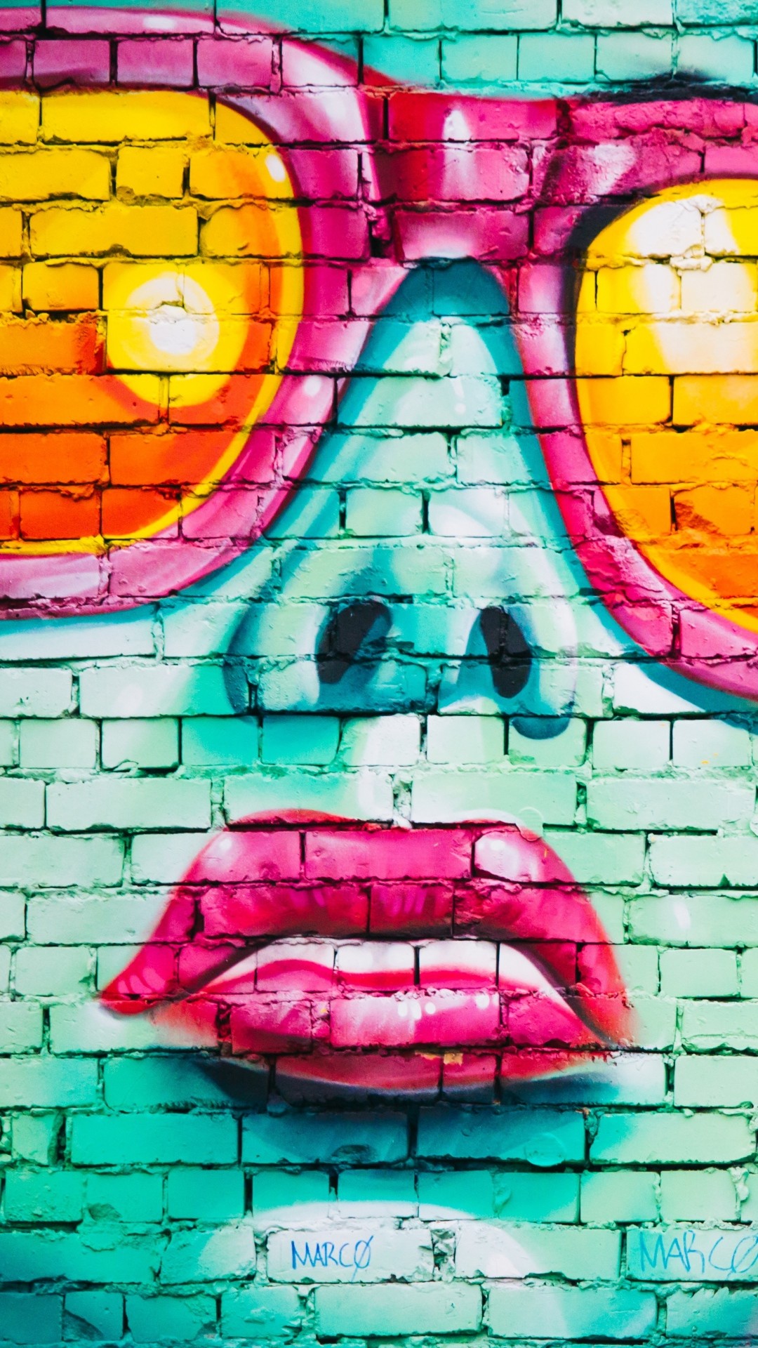 Street art, Volto di donna, Occhiali da sole, Labbra rosse, Muro di mattoni, wallpaper Full HD