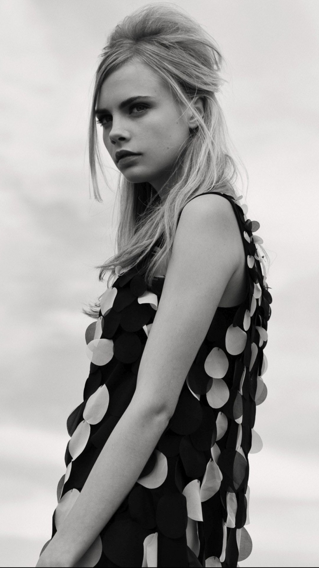 Cara Delevingne, Abito a pois, Bianco e nero, Profilo, Modella, Full HD, schermata di blocco del cellulare