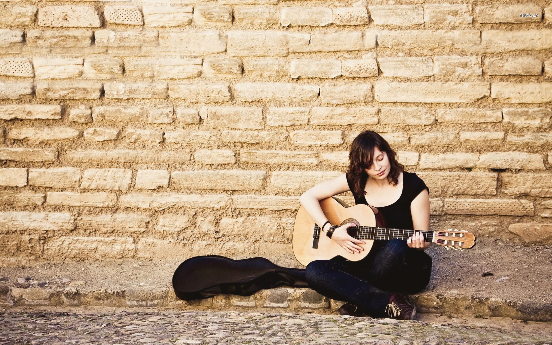 Ragazza, Chitarra classica, Muro di mattoni, Custodia, 1920x1200, immagine di sfondo
