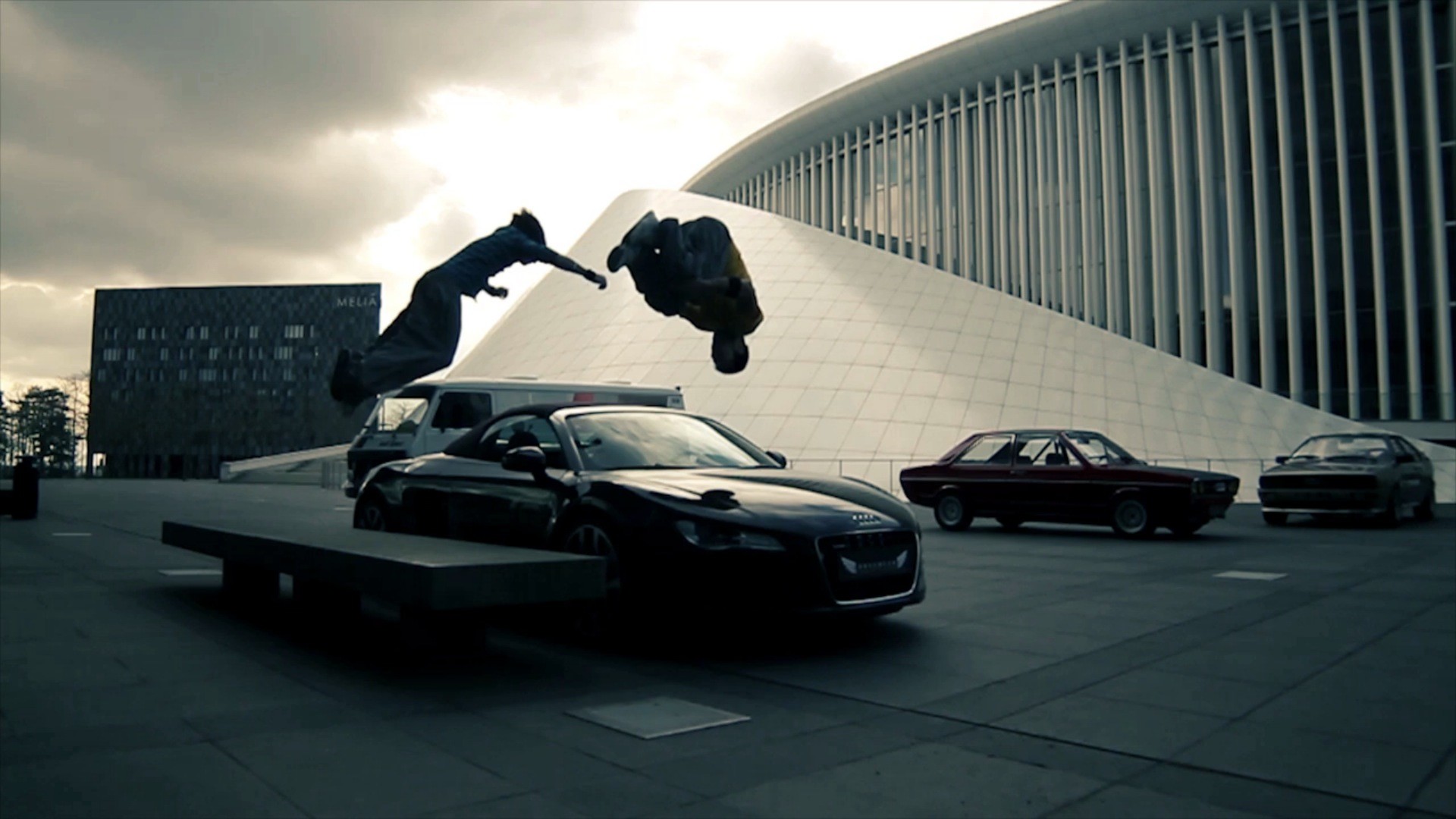 Parkour, Salto mortale, Auto, Architettura moderna, Full HD, sfondo desktop