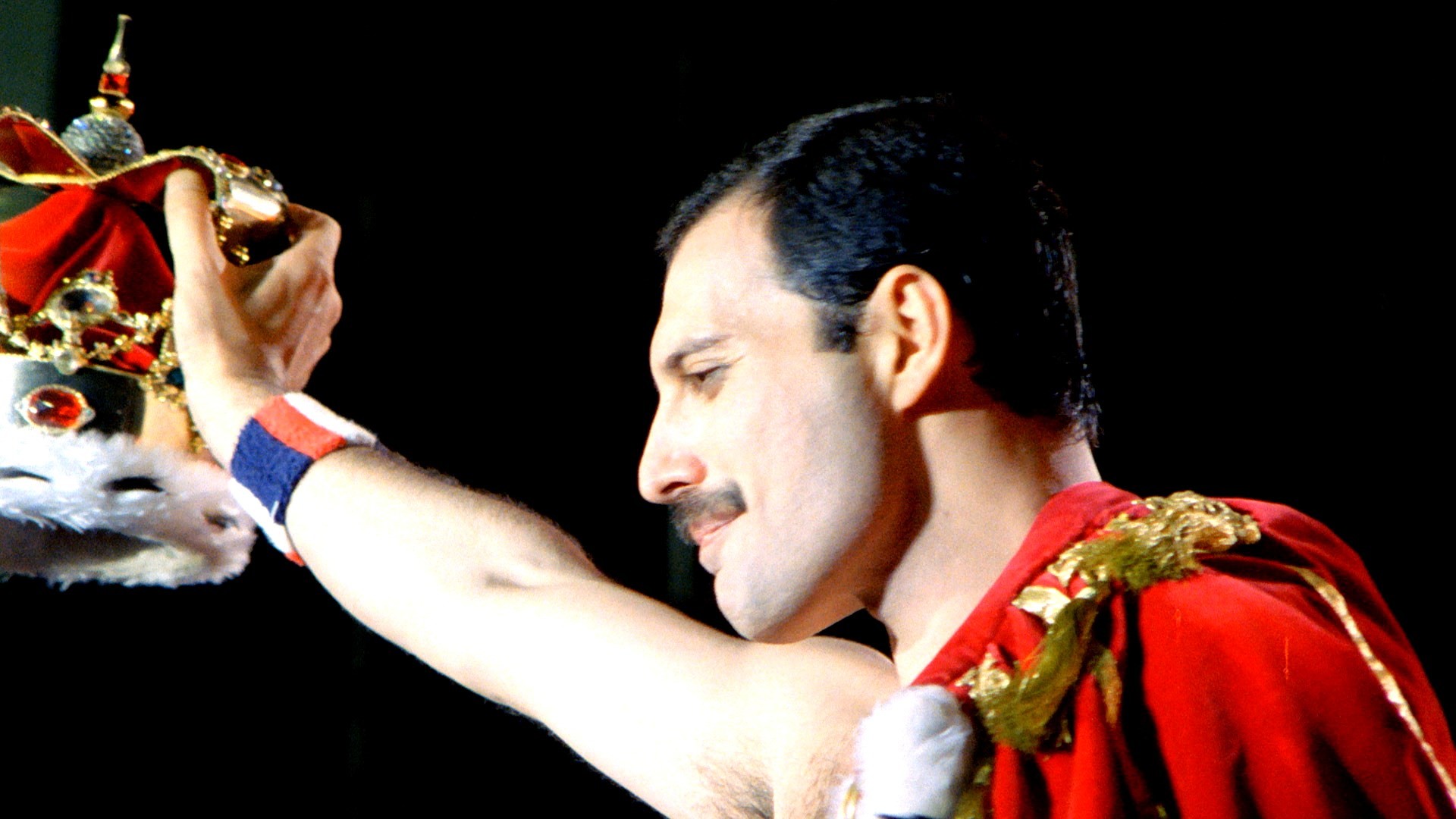 Freddie Mercury, Queen, Corona, Mantello rosso, Concerto, Full HD, sfondo per PC