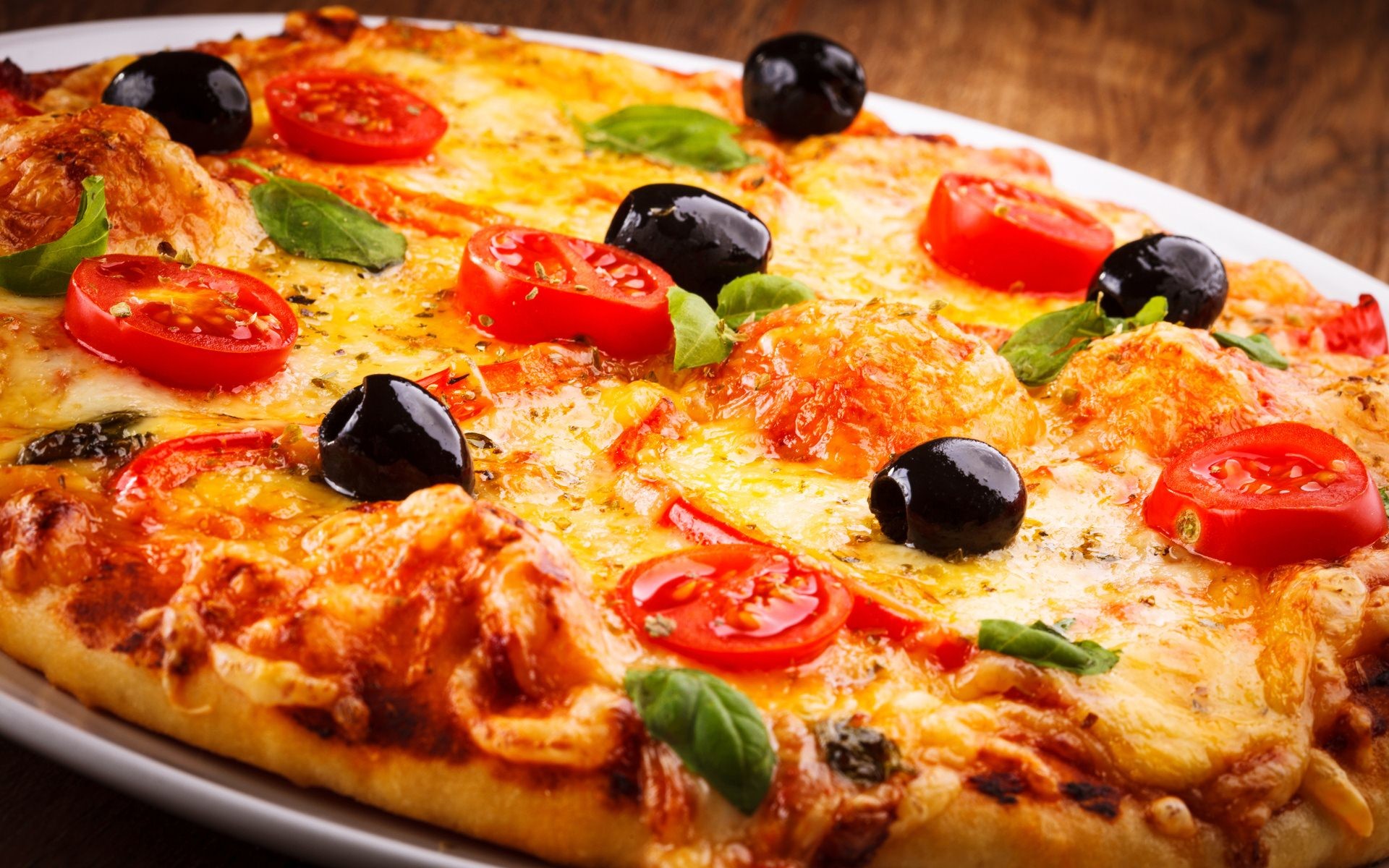 Pizza, Pomodori, Olive nere, Basilico, 1920x1200, sfondo MacBook Pro