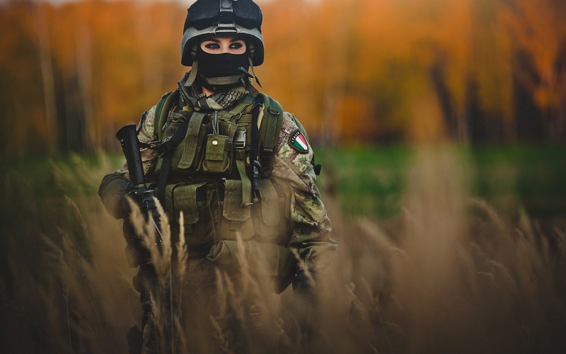 Esercito Italiano, Soldato, Mimetica vegetata, Bandiera italiana, Autunno, sfondo Full HD per PC
