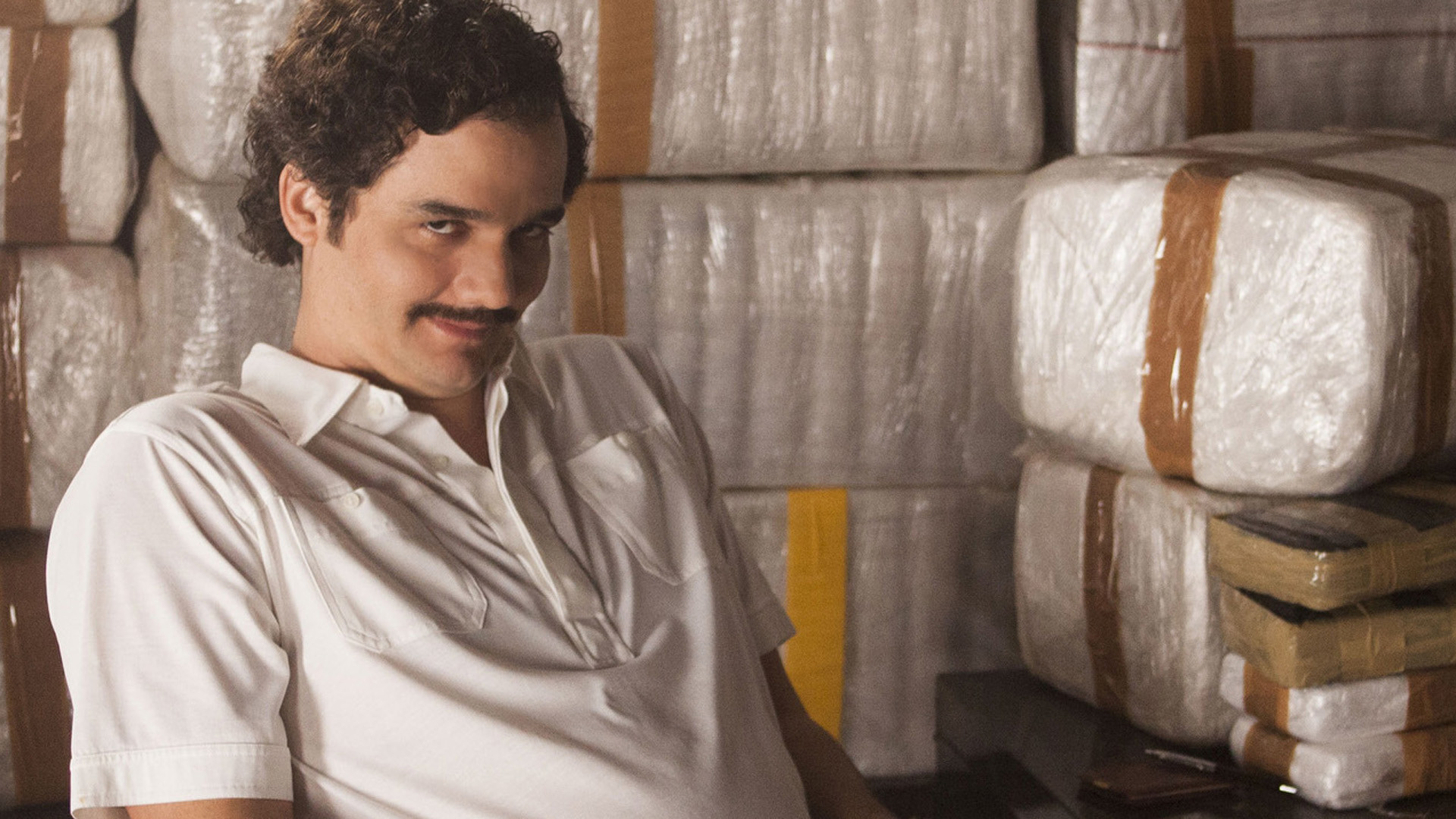 Pablo Escobar, Wagner Moura, Narcos, Magazzino, Sorriso, Full HD, wallpaper per PC