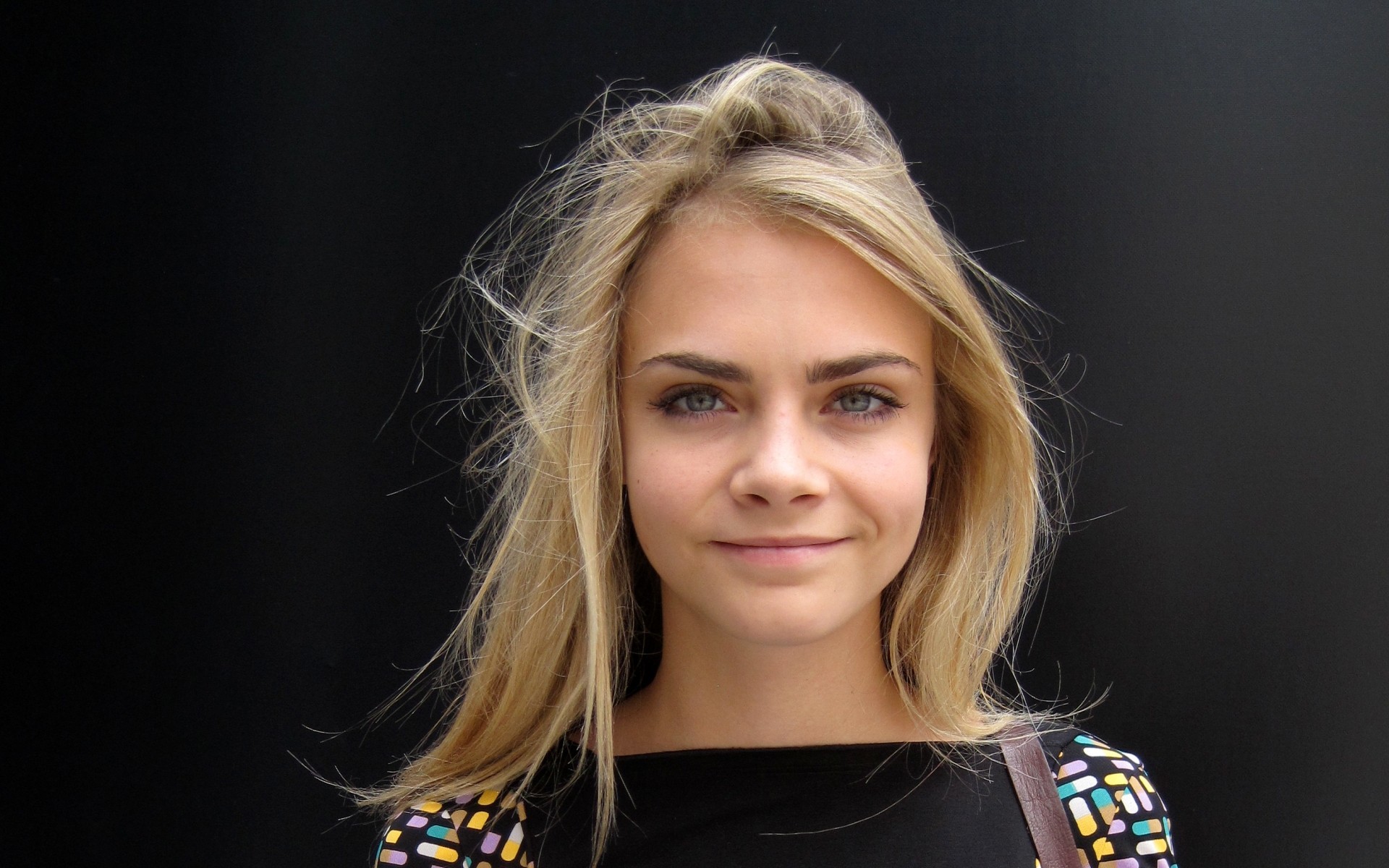 Cara Delevingne, Sorriso, Capelli biondi, Sfondo nero, Full HD, wallpaper per PC