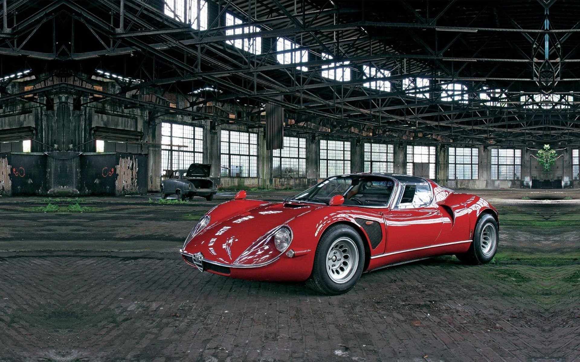 Alfa Romeo 33 Stradale, Auto d'epoca, Rosso, Capannone, 16:10 Full HD, sfondo widescreen