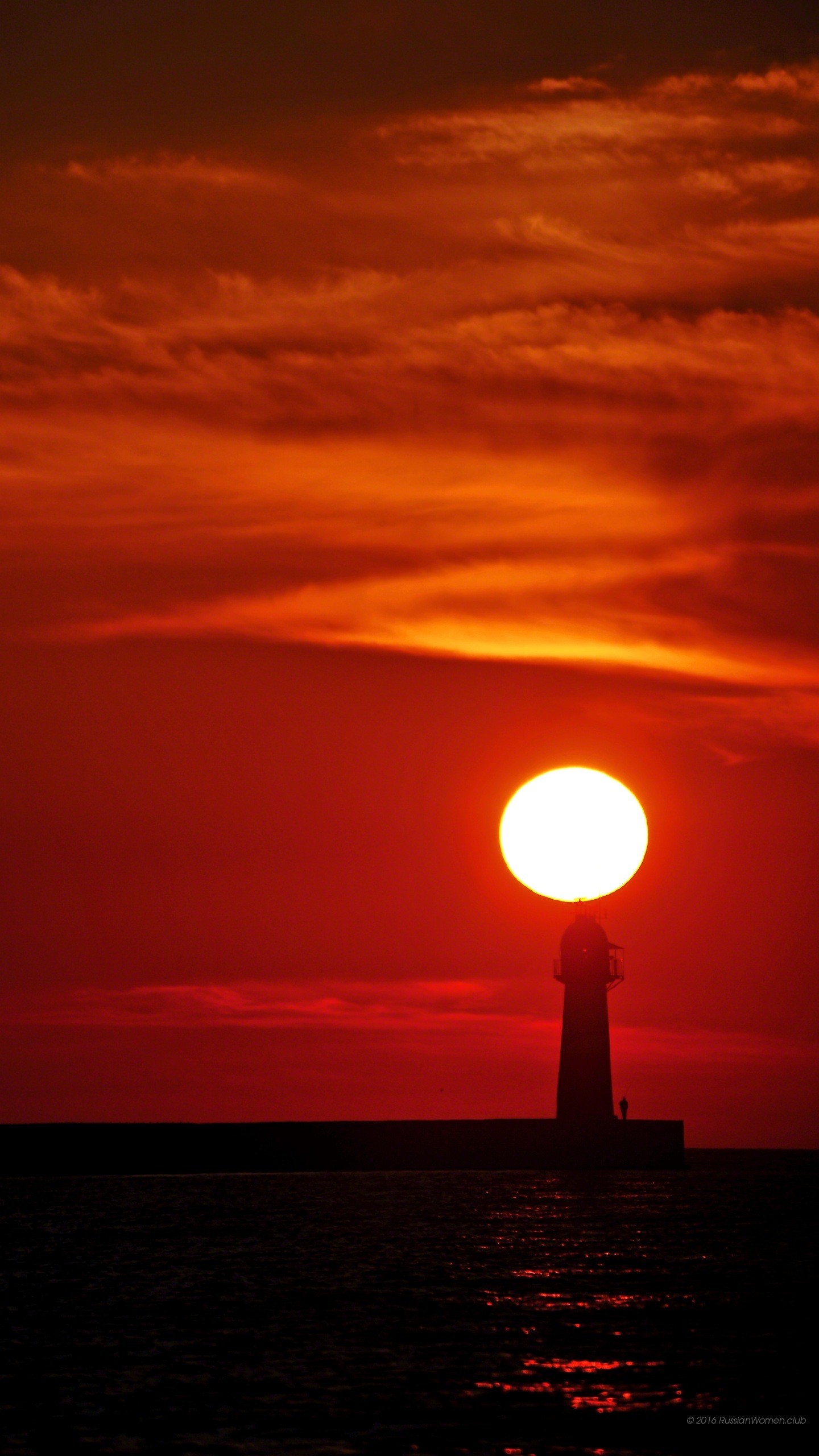 Faro, Tramonto, Sole, Cielo rosso, QHD+, schermata di blocco del cellulare